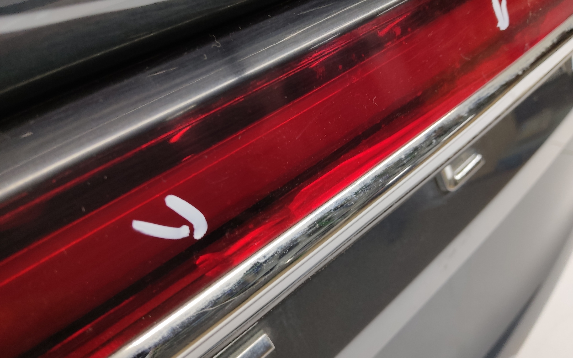 Крышка багажника Geely Monjaro