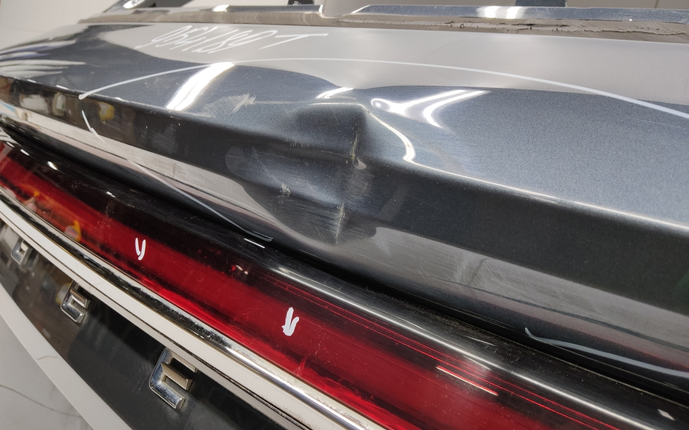 Крышка багажника Geely Monjaro