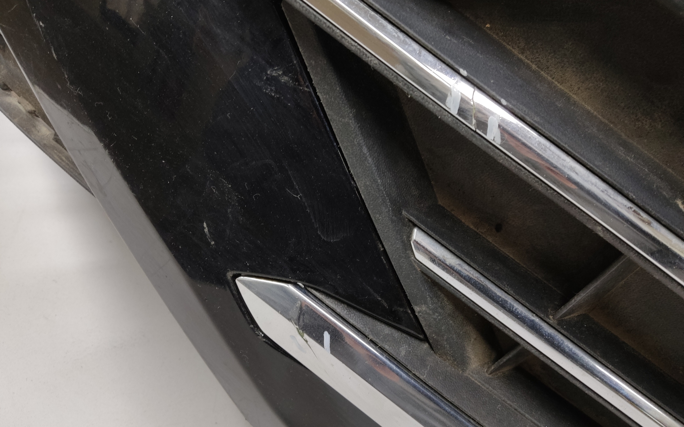 Бампер передний Volkswagen Touareg 3