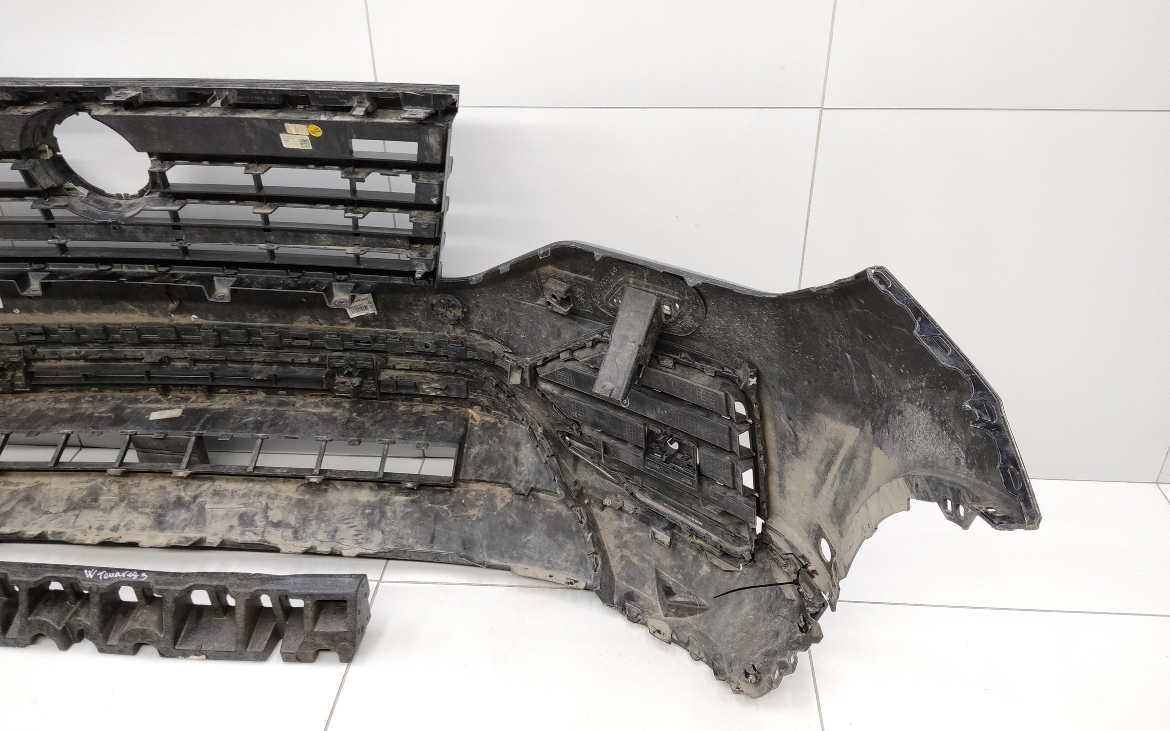 Бампер передний Volkswagen Touareg 3