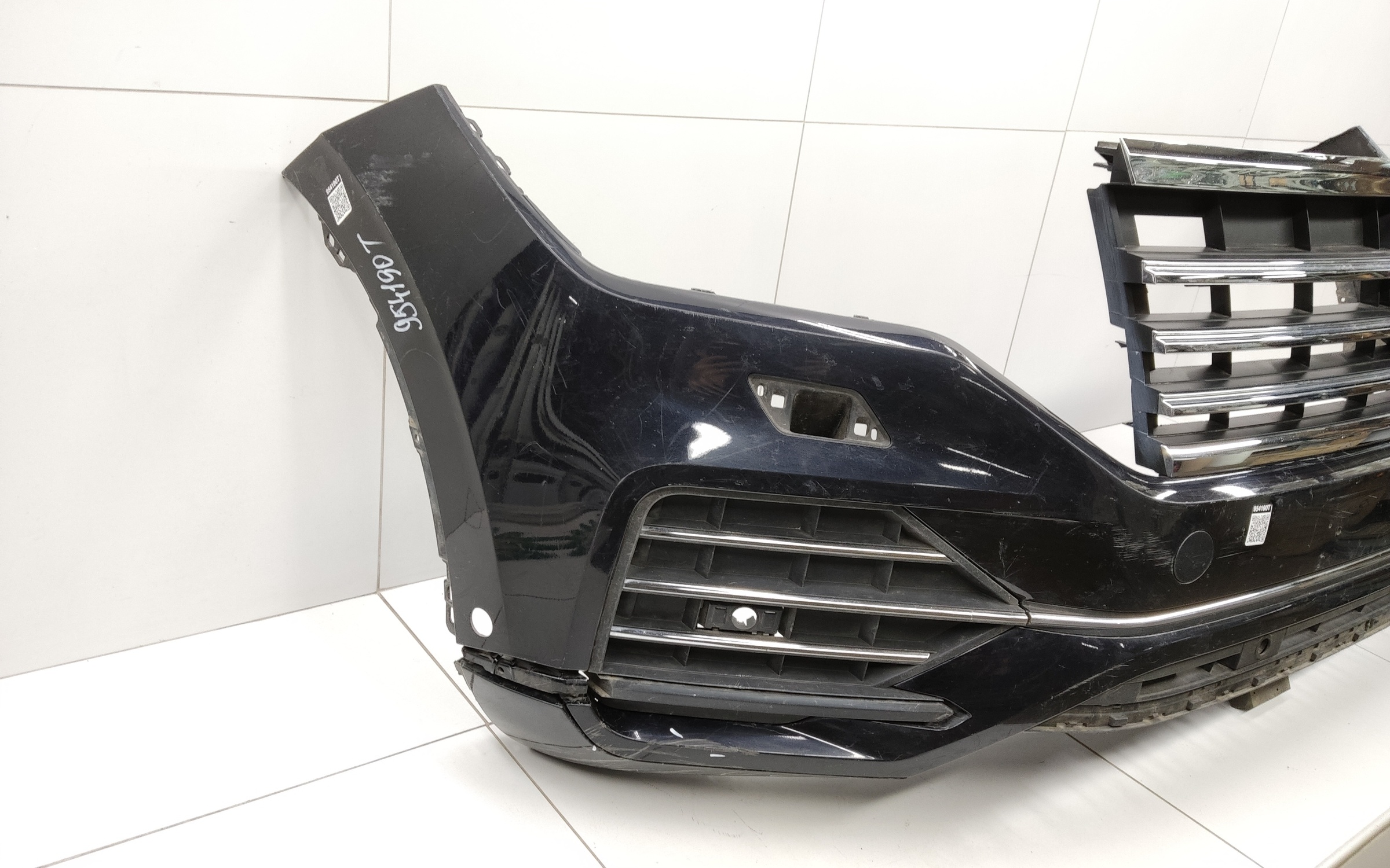 Бампер передний Volkswagen Touareg 3