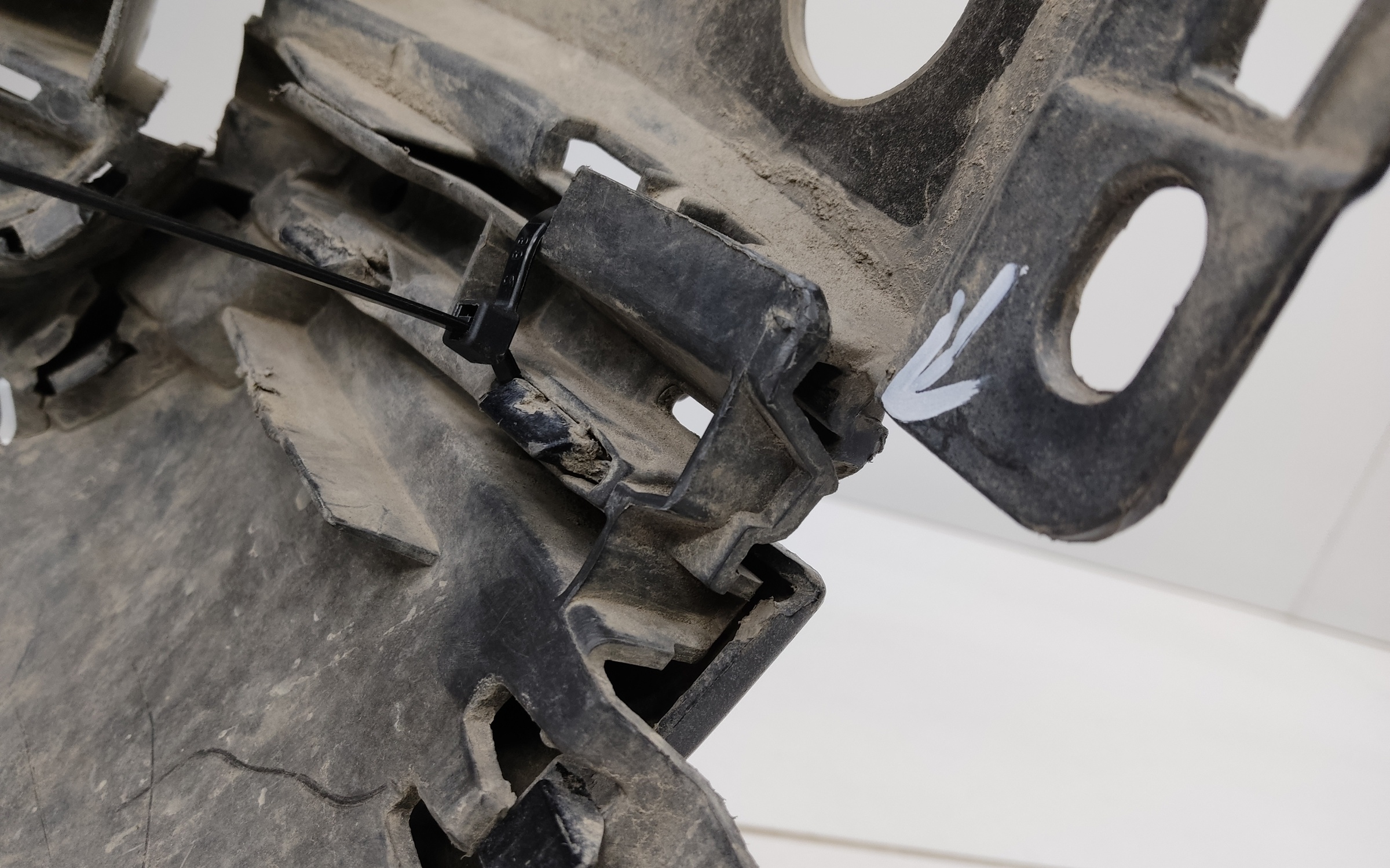 Бампер передний Volkswagen Touareg 3