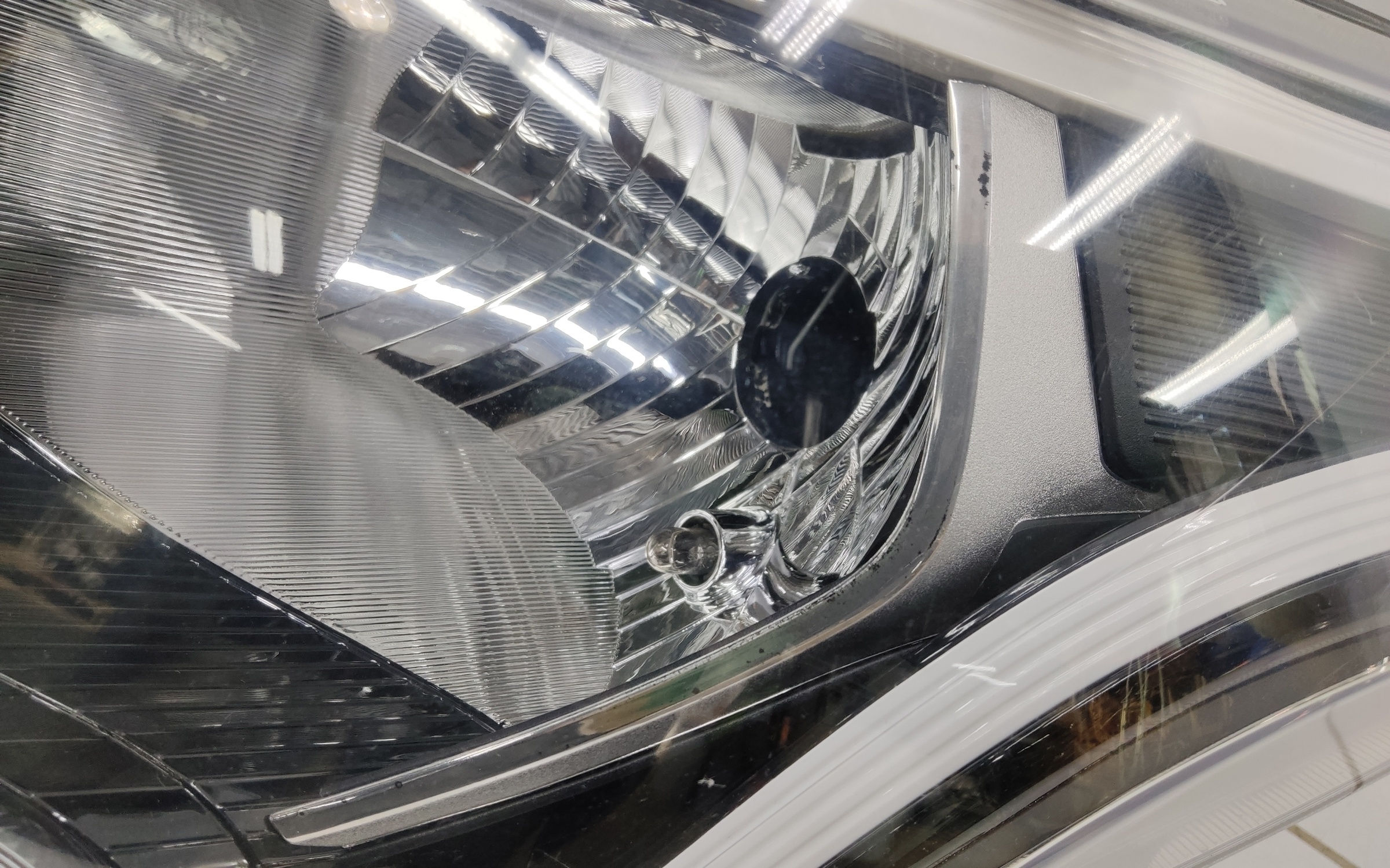 Фара передняя левая KIA Rio 4 Restail галоген