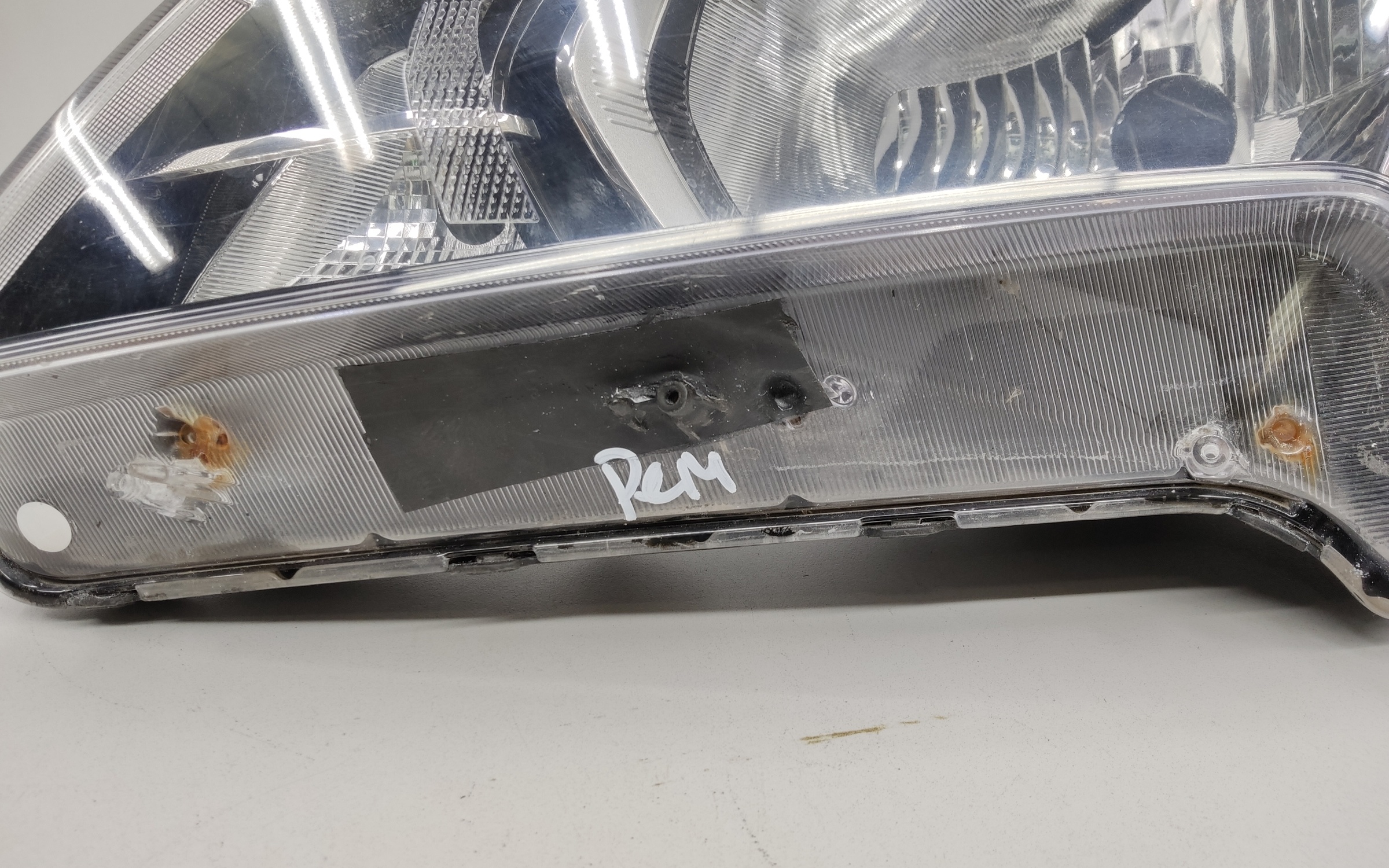 Фара передняя левая KIA Rio 4 Restail галоген