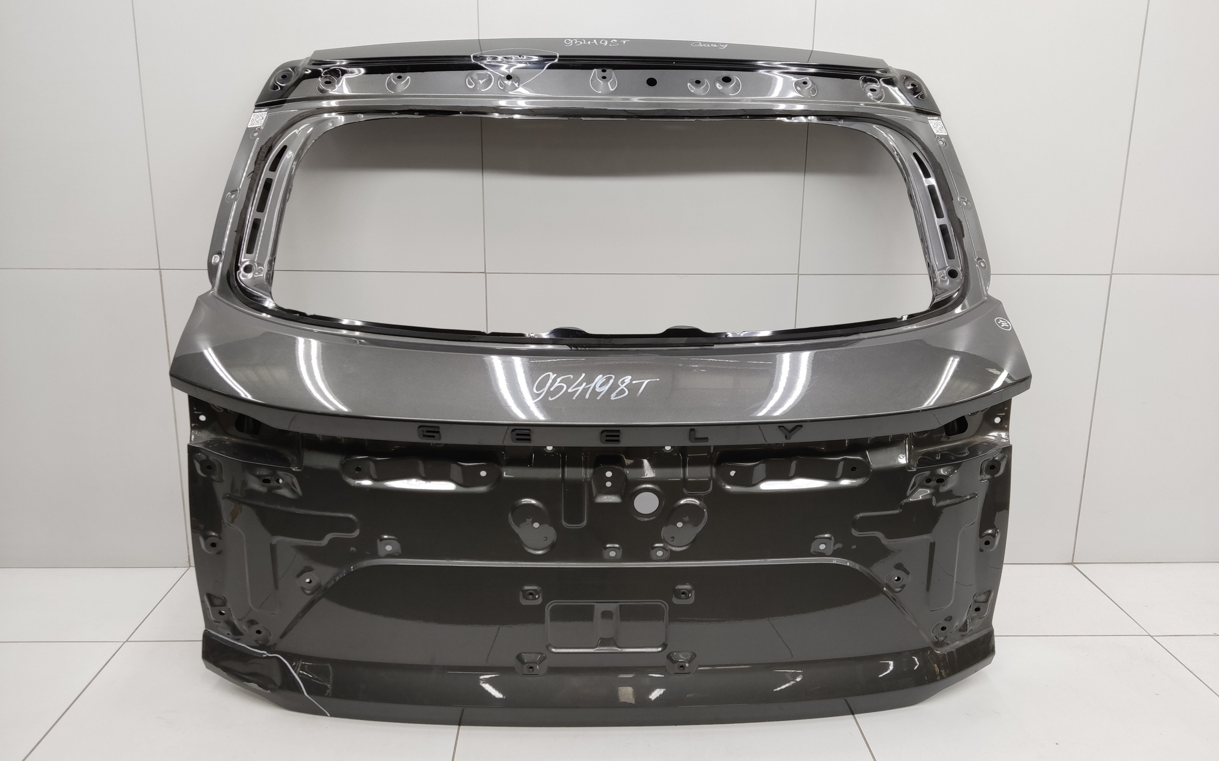 Крышка багажника Geely Coolray Restail