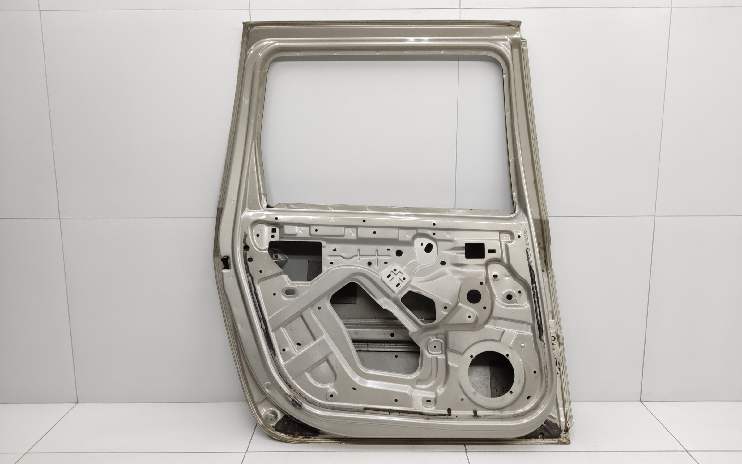 Дверь задняя левая Lada Largus под стекло и накладку