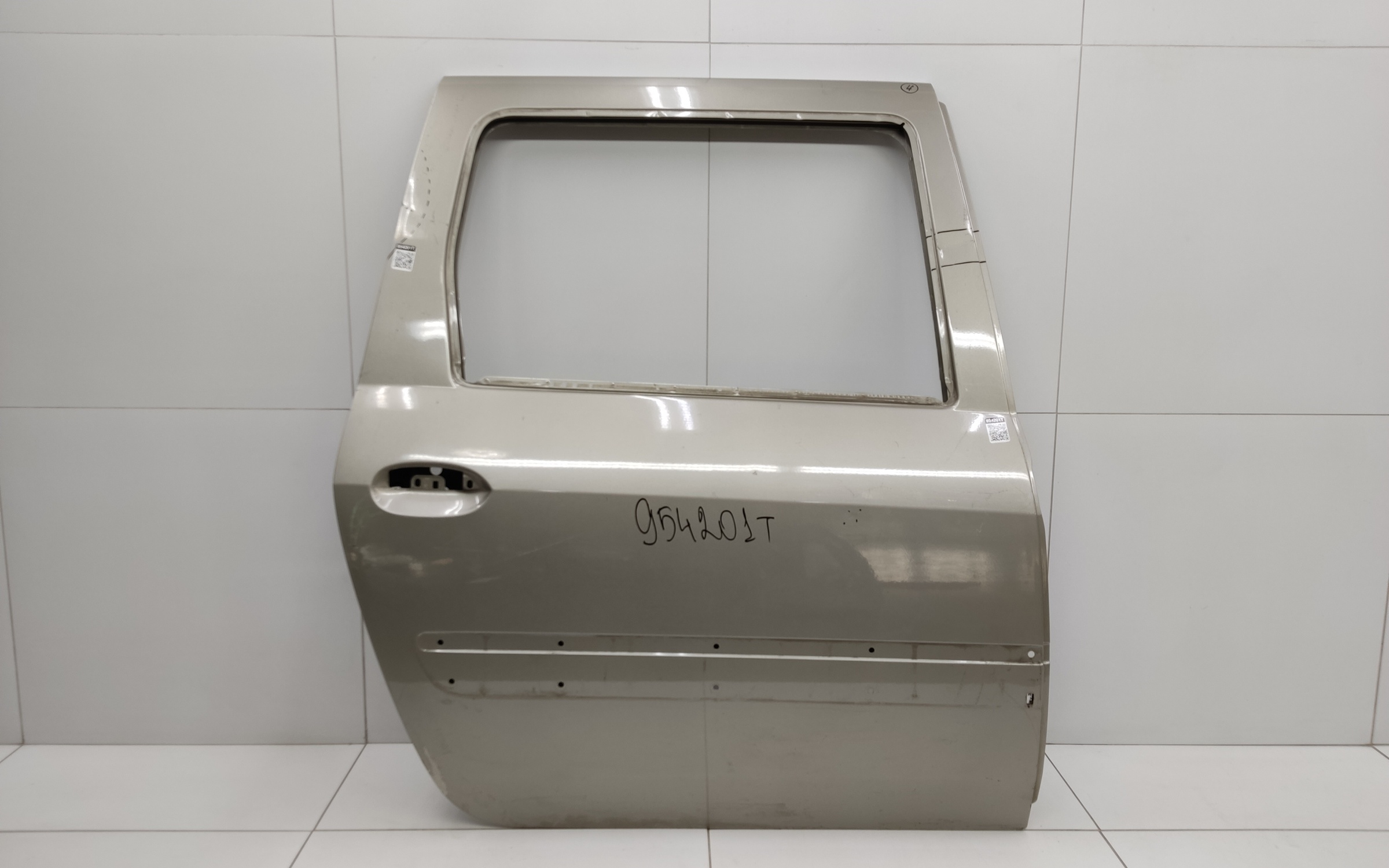 Дверь задняя правая Lada Largus под стекло