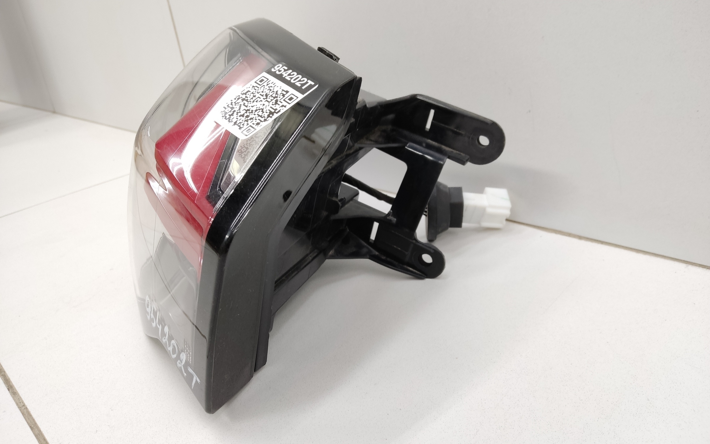 Фонарь задний левый наружный Geely Okavango Restail LED