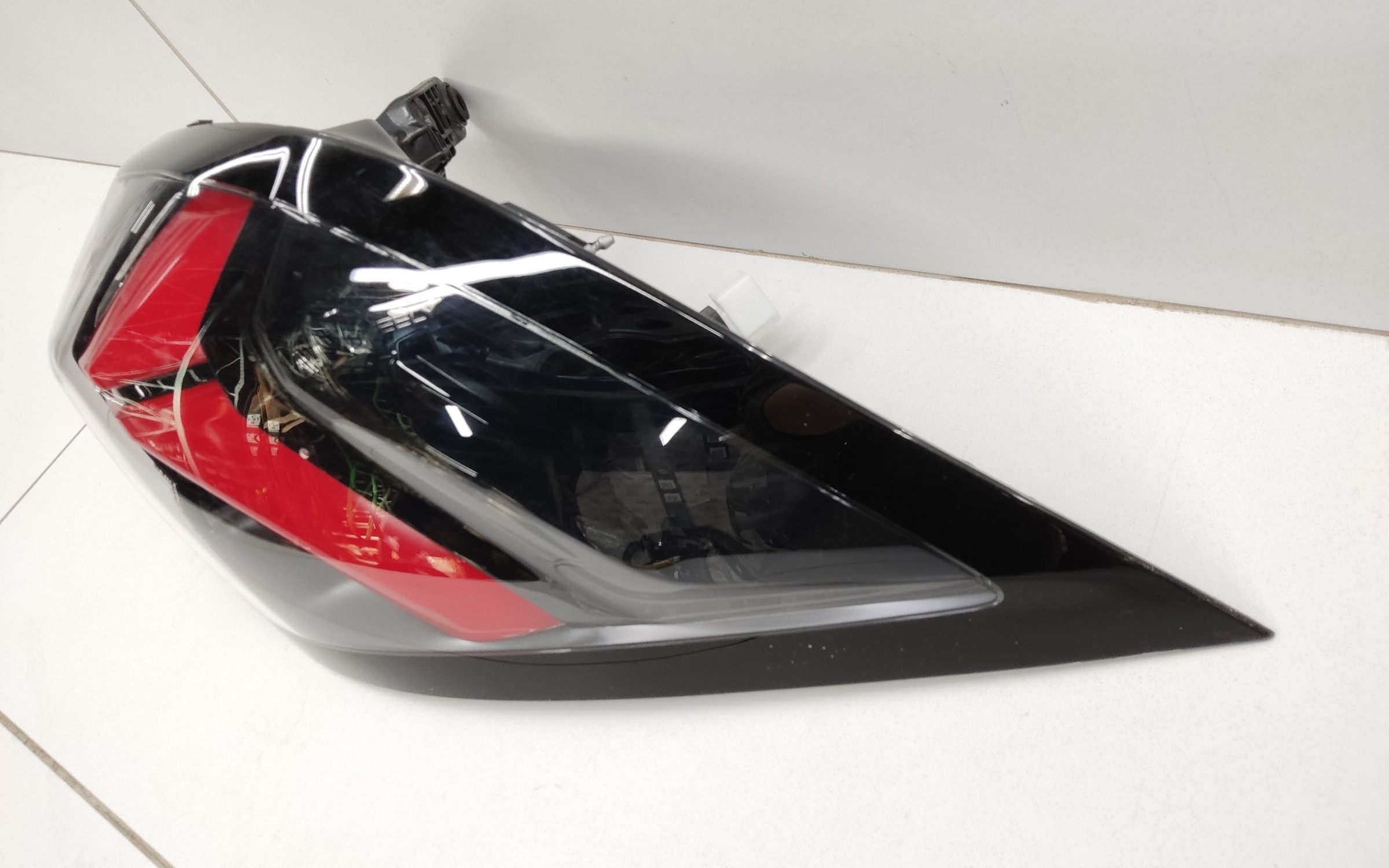 Фонарь задний правый наружный Geely Okavango Restail LED