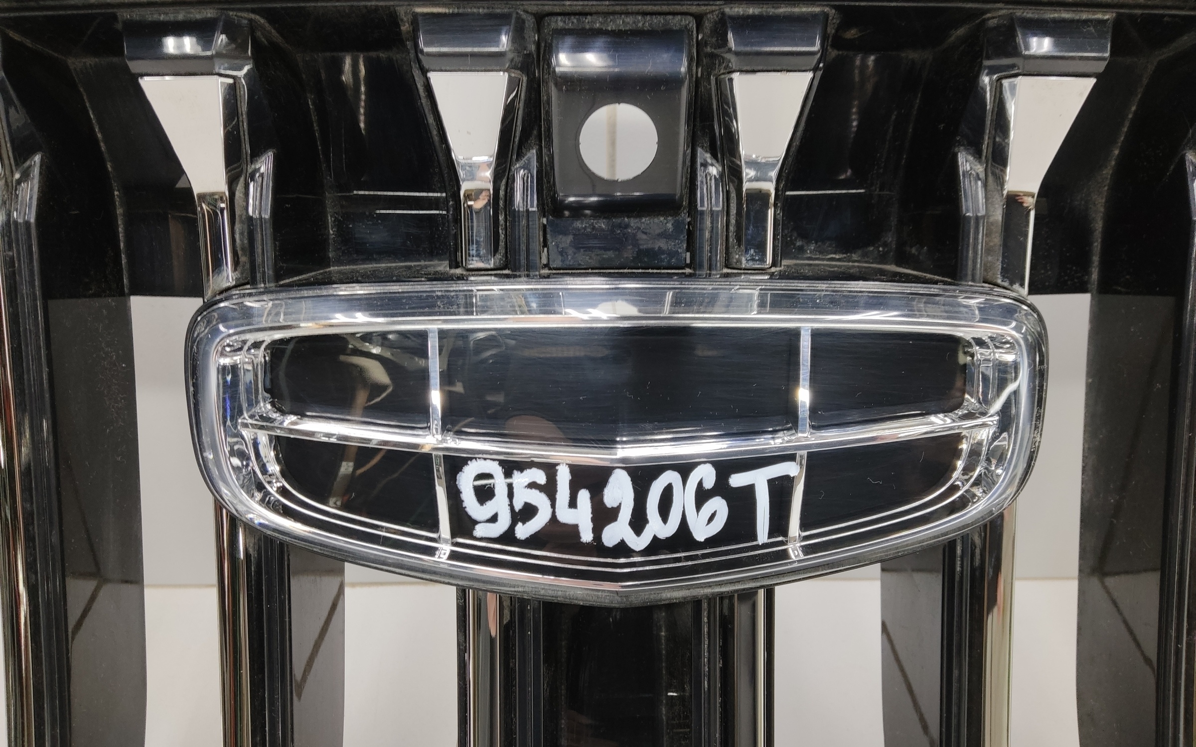 Решетка радиатора Geely Monjaro