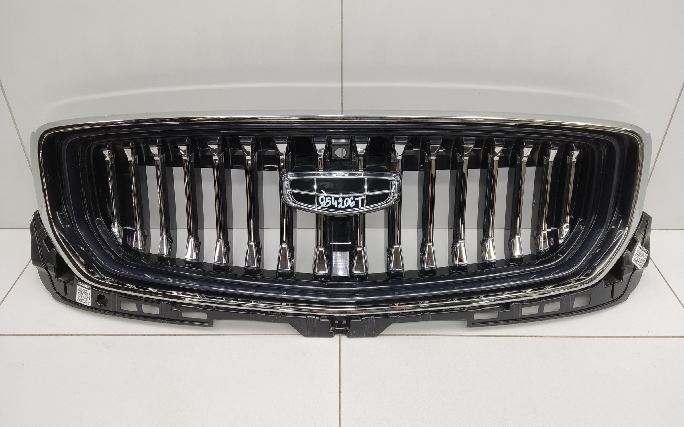 Решетка радиатора Geely Monjaro