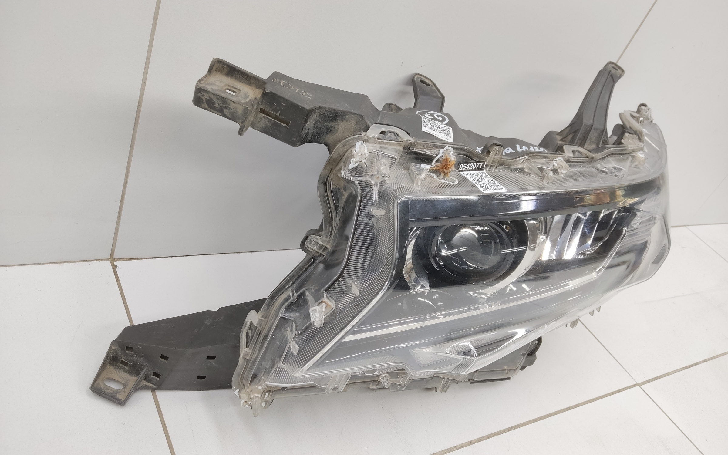 Фара передняя левая Toyota Land Cruiser Prado 150 Restail 2 LED