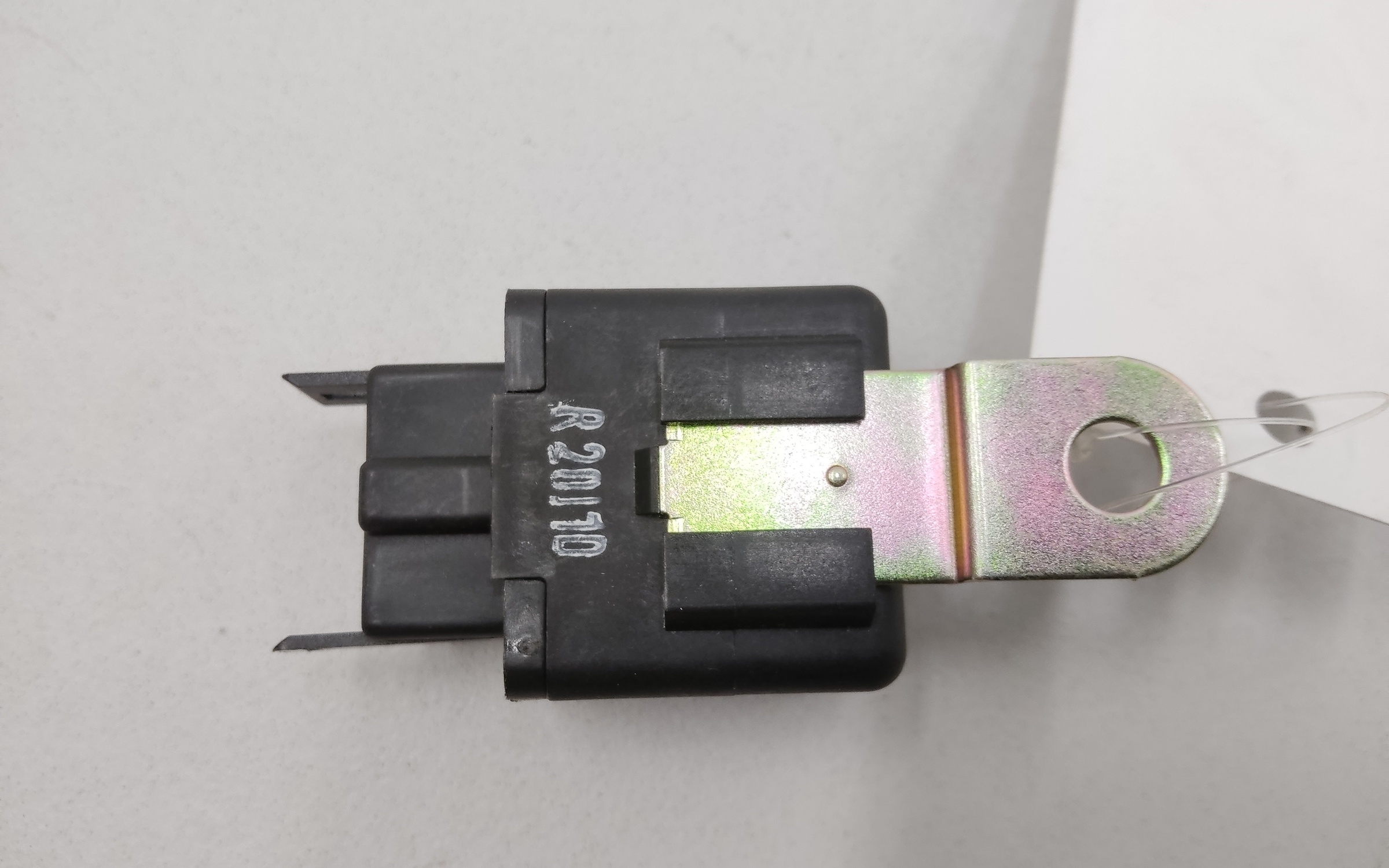 Реле подогрева передних сидений Kia Carens 1