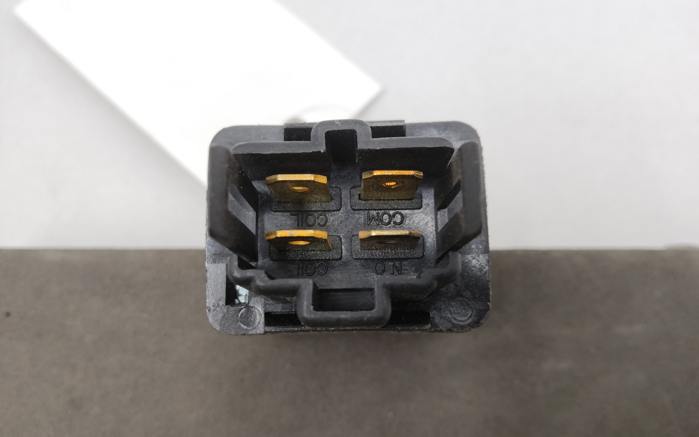 Реле подогрева передних сидений Kia Carens 1