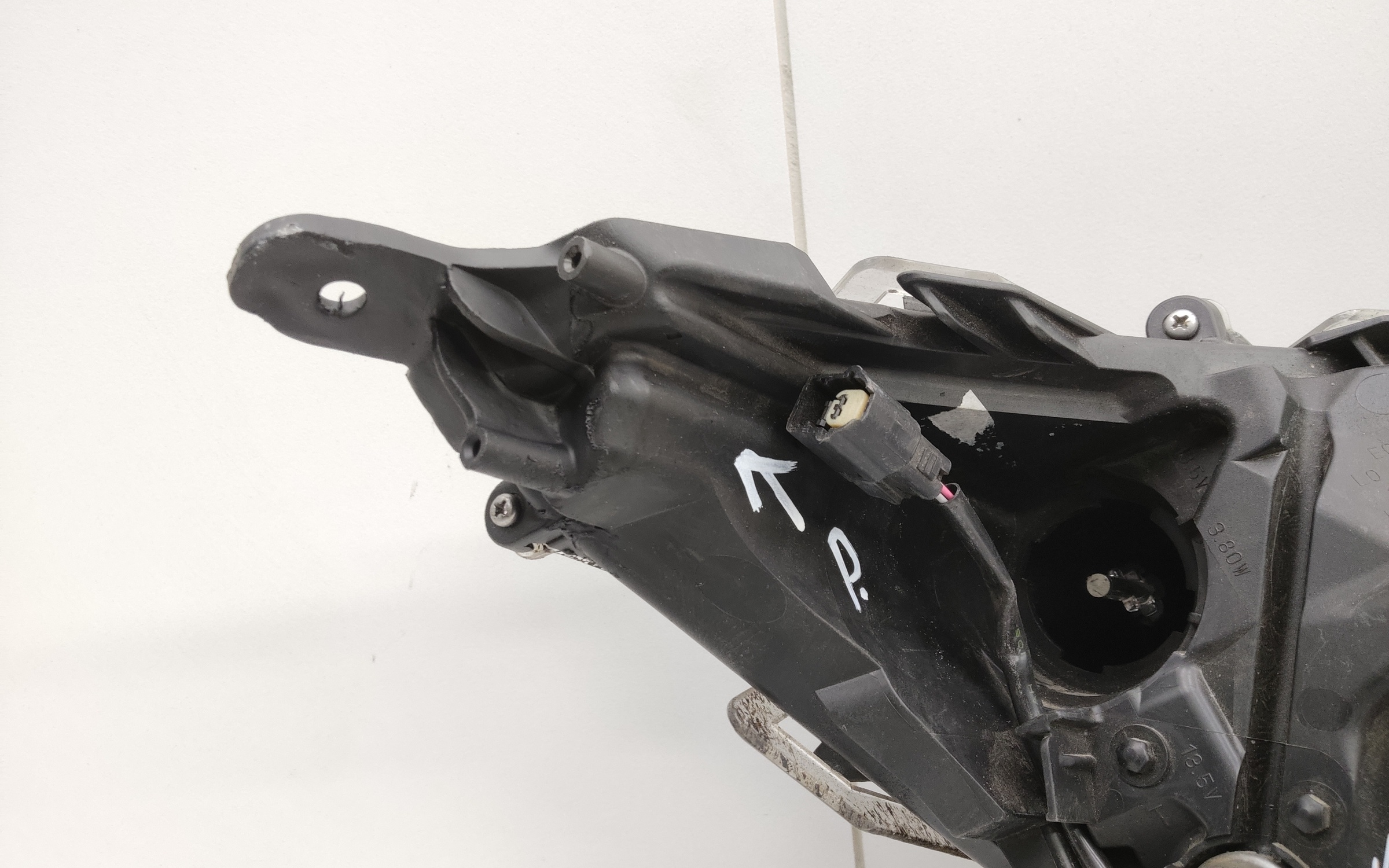 Фара передняя левая Toyota RAV4 XA50 LED