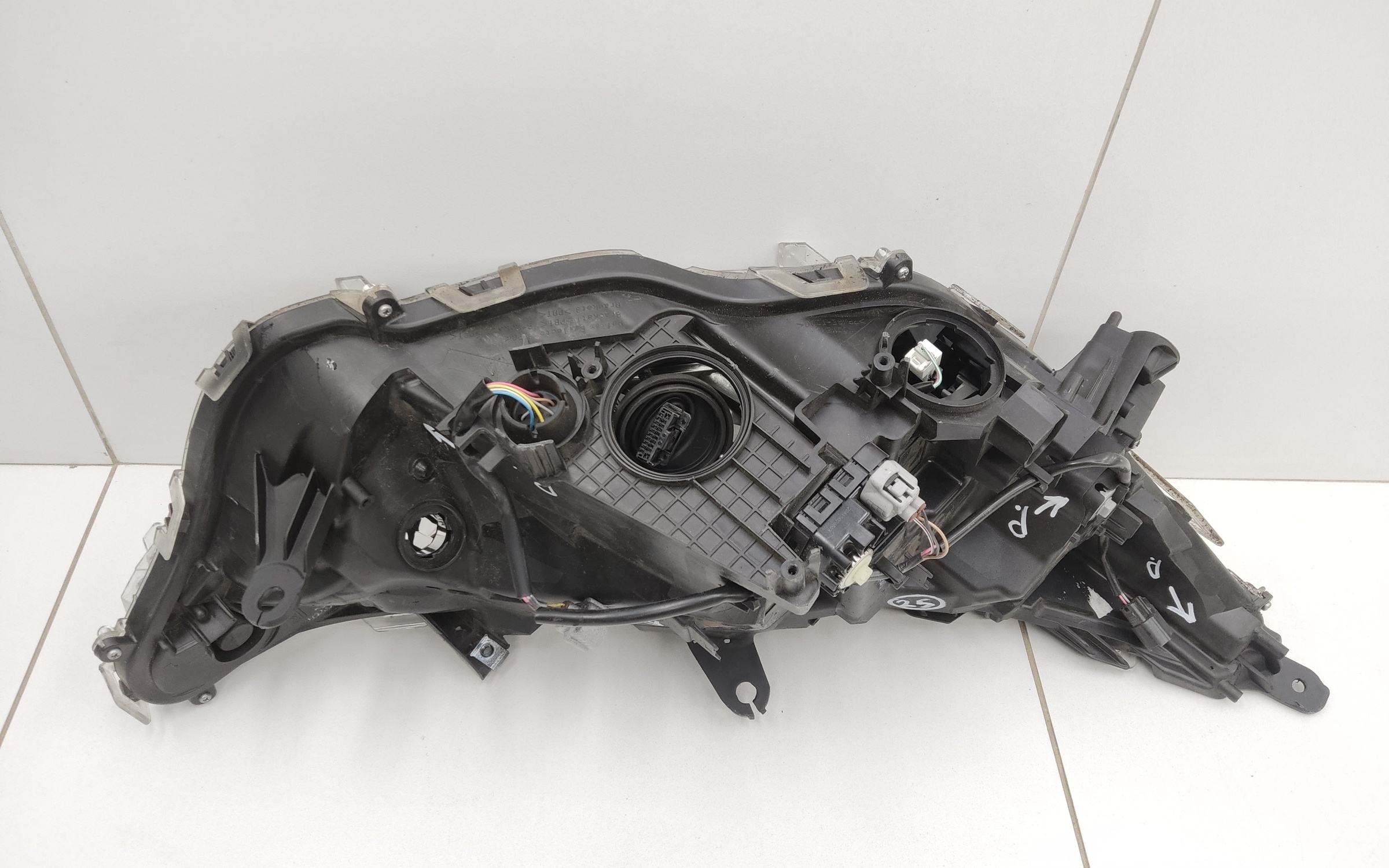 Фара передняя левая Toyota RAV4 XA50 LED