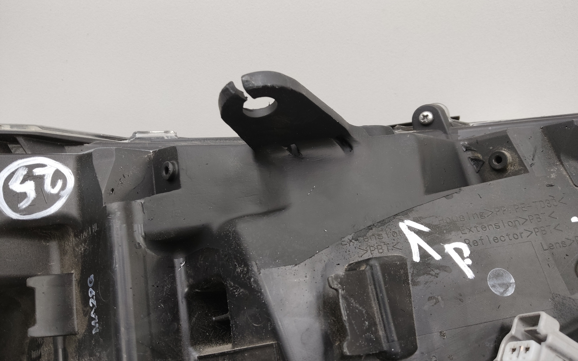 Фара передняя левая Toyota RAV4 XA50 LED