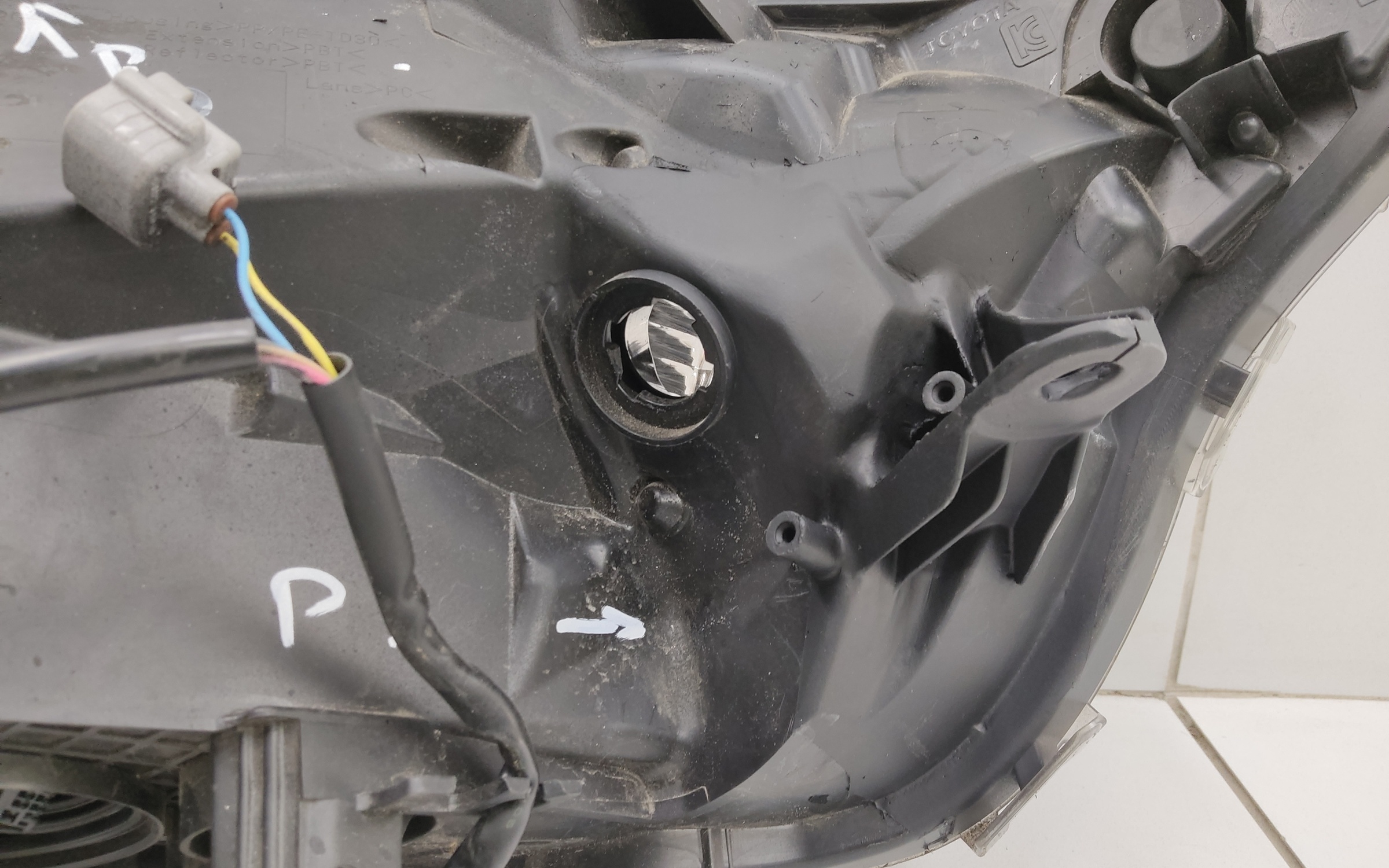 Фара передняя левая Toyota RAV4 XA50 LED