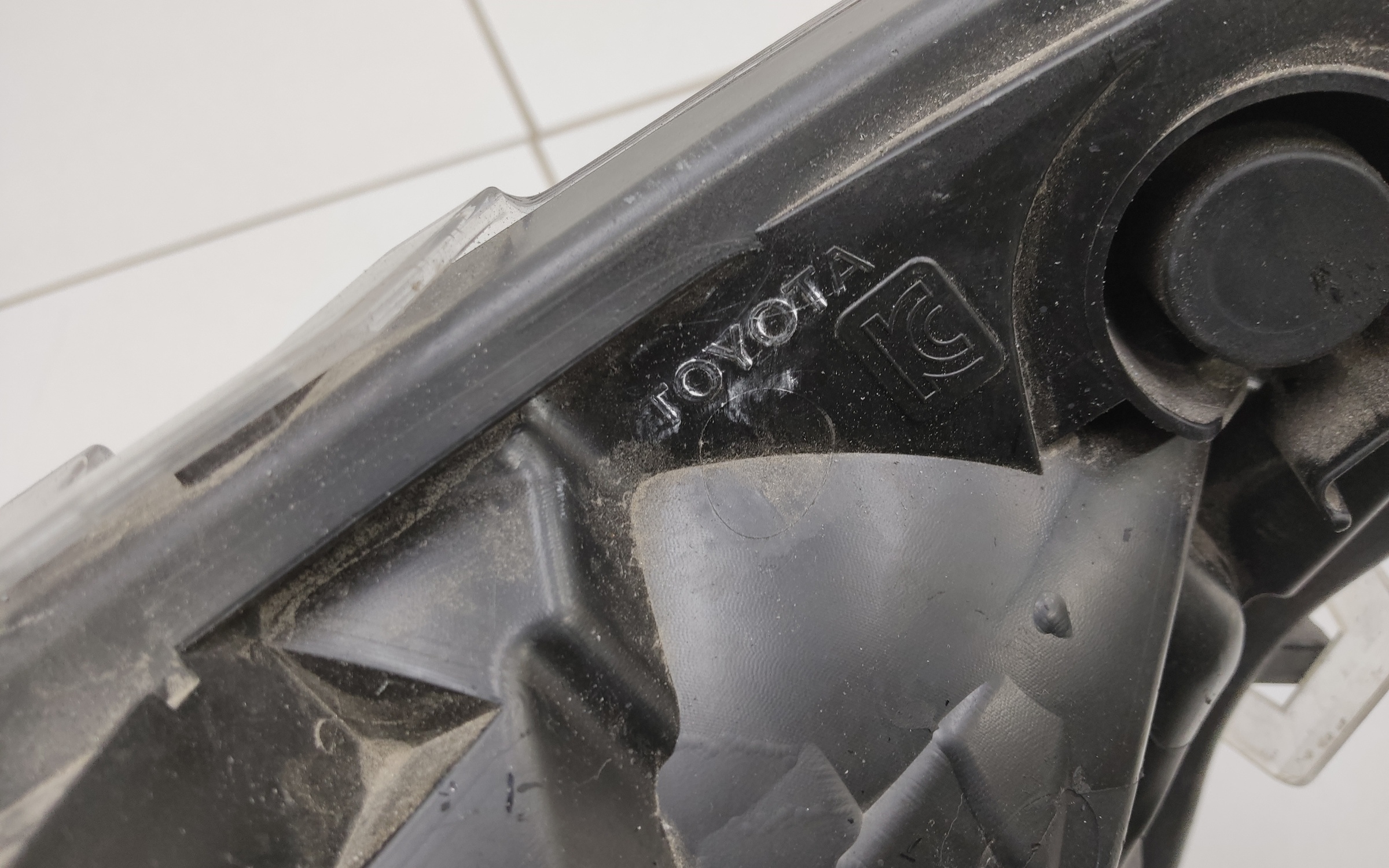 Фара передняя левая Toyota RAV4 XA50 LED