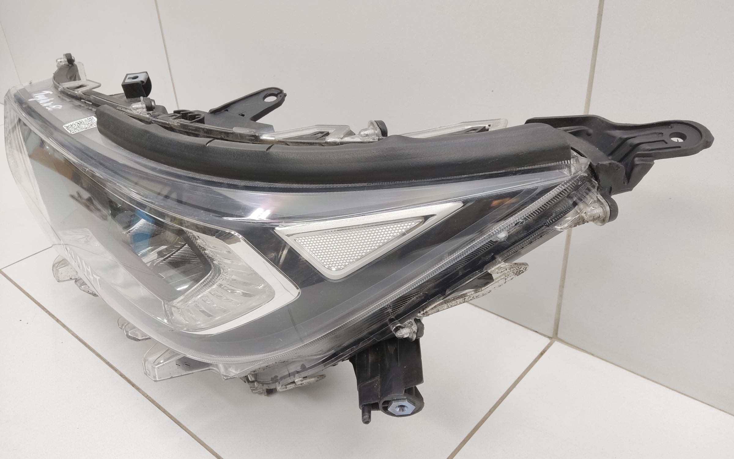 Фара передняя левая Toyota RAV4 XA50 LED