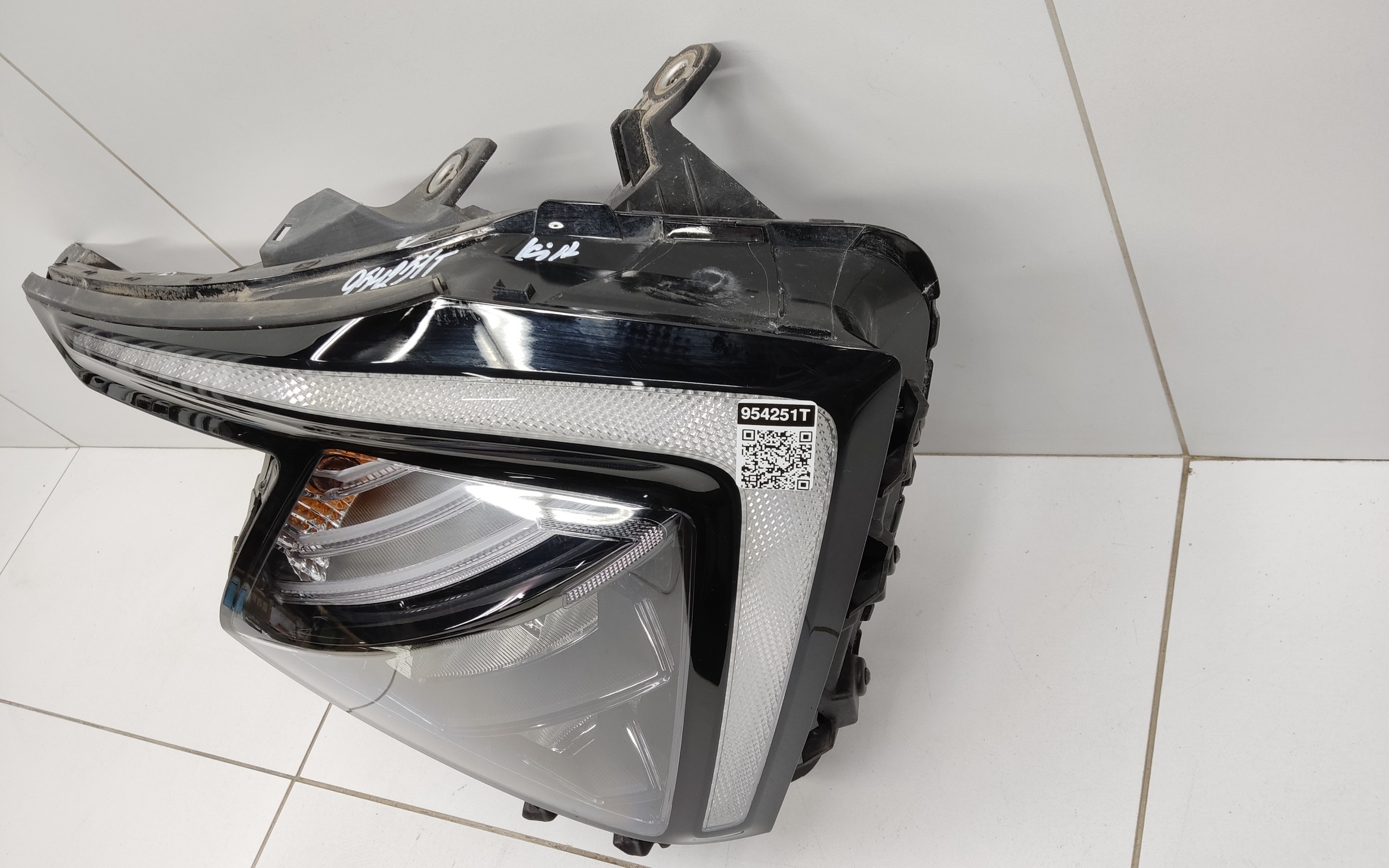 Фара передняя правая Kia Sportage 5 LED