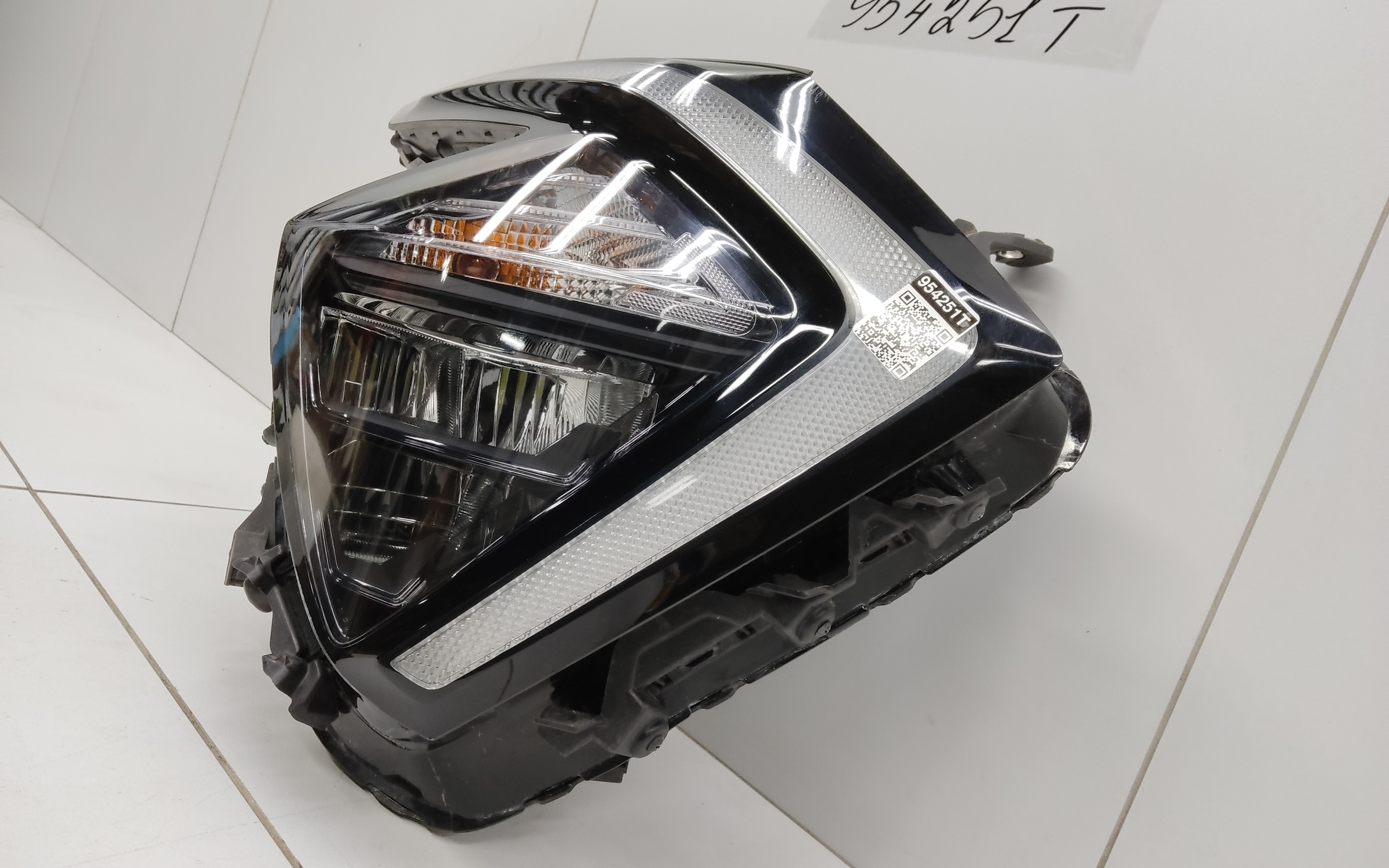 Фара передняя правая Kia Sportage 5 LED