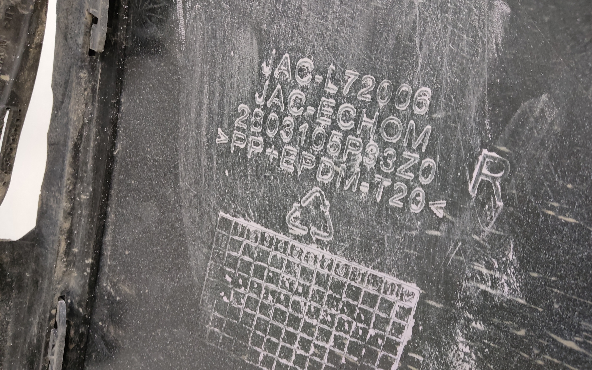 Бампер передний центральная часть Jac T9