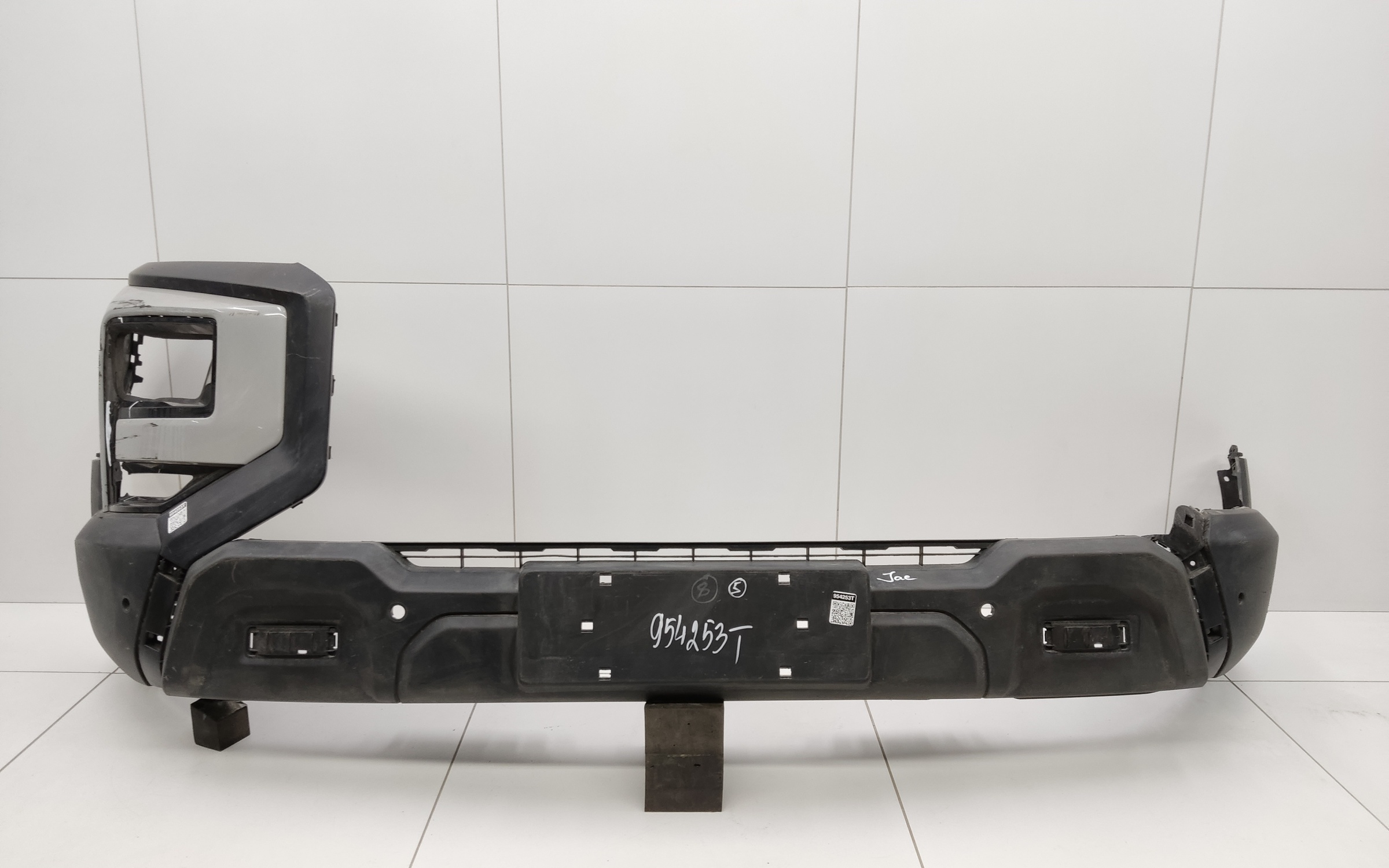 Бампер передний центральная часть Jac T9