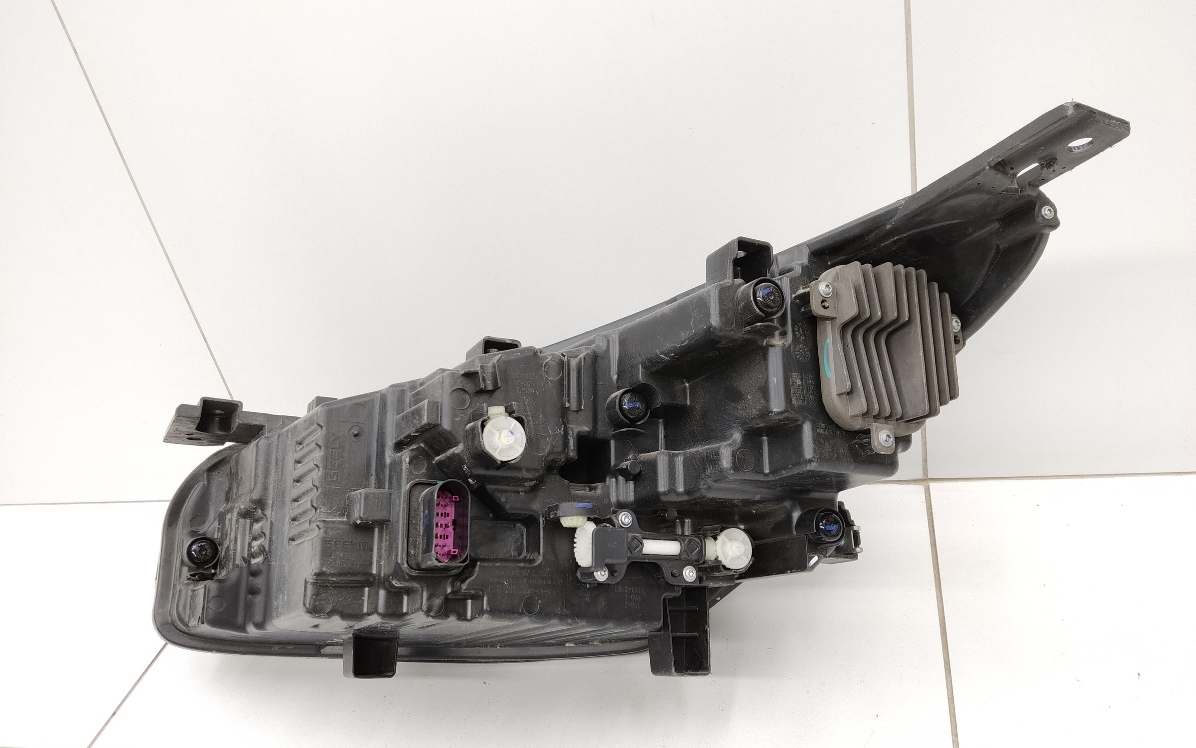 Фара передняя правая Geely Coolray Restail LED