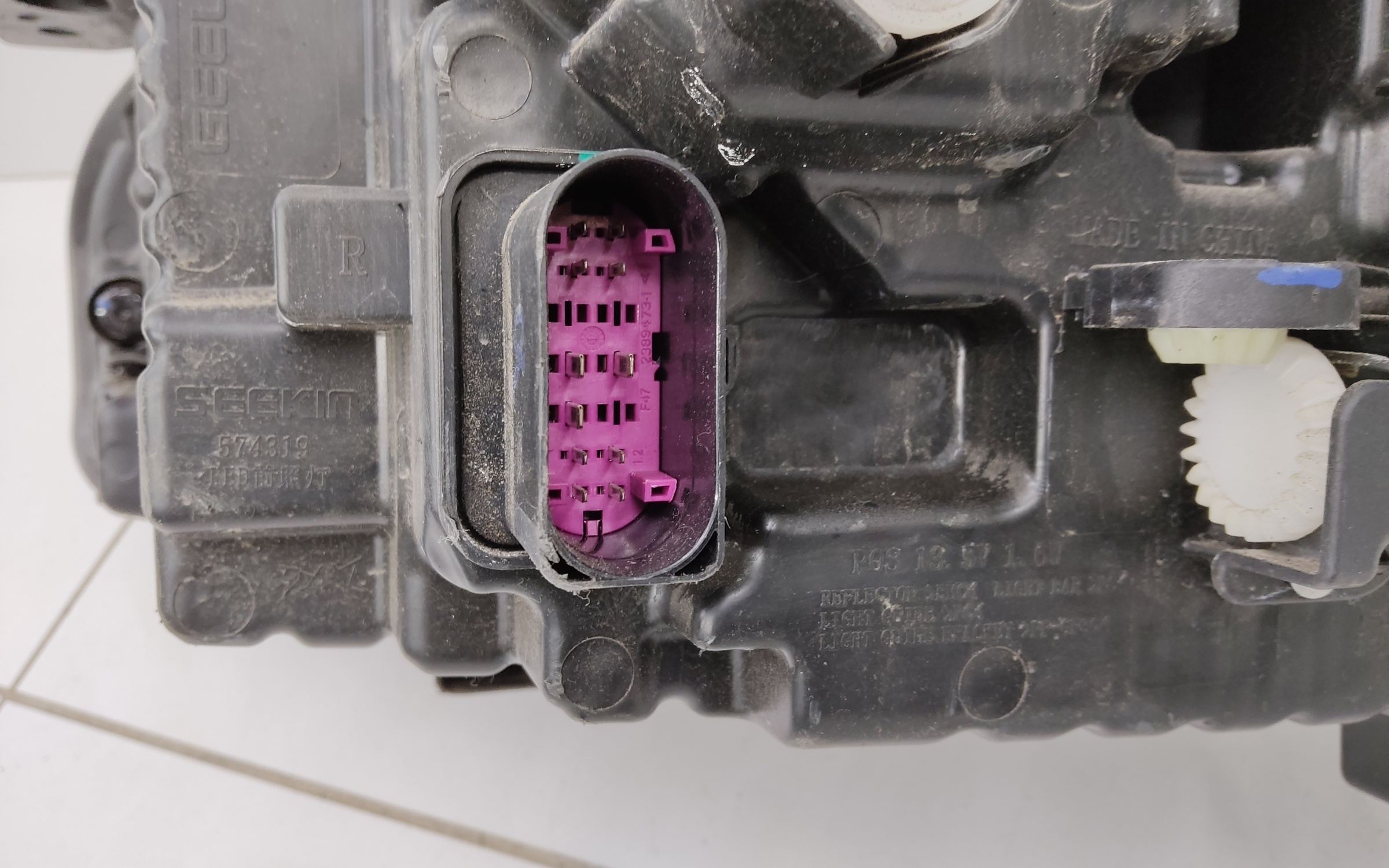 Фара передняя правая Geely Coolray Restail LED