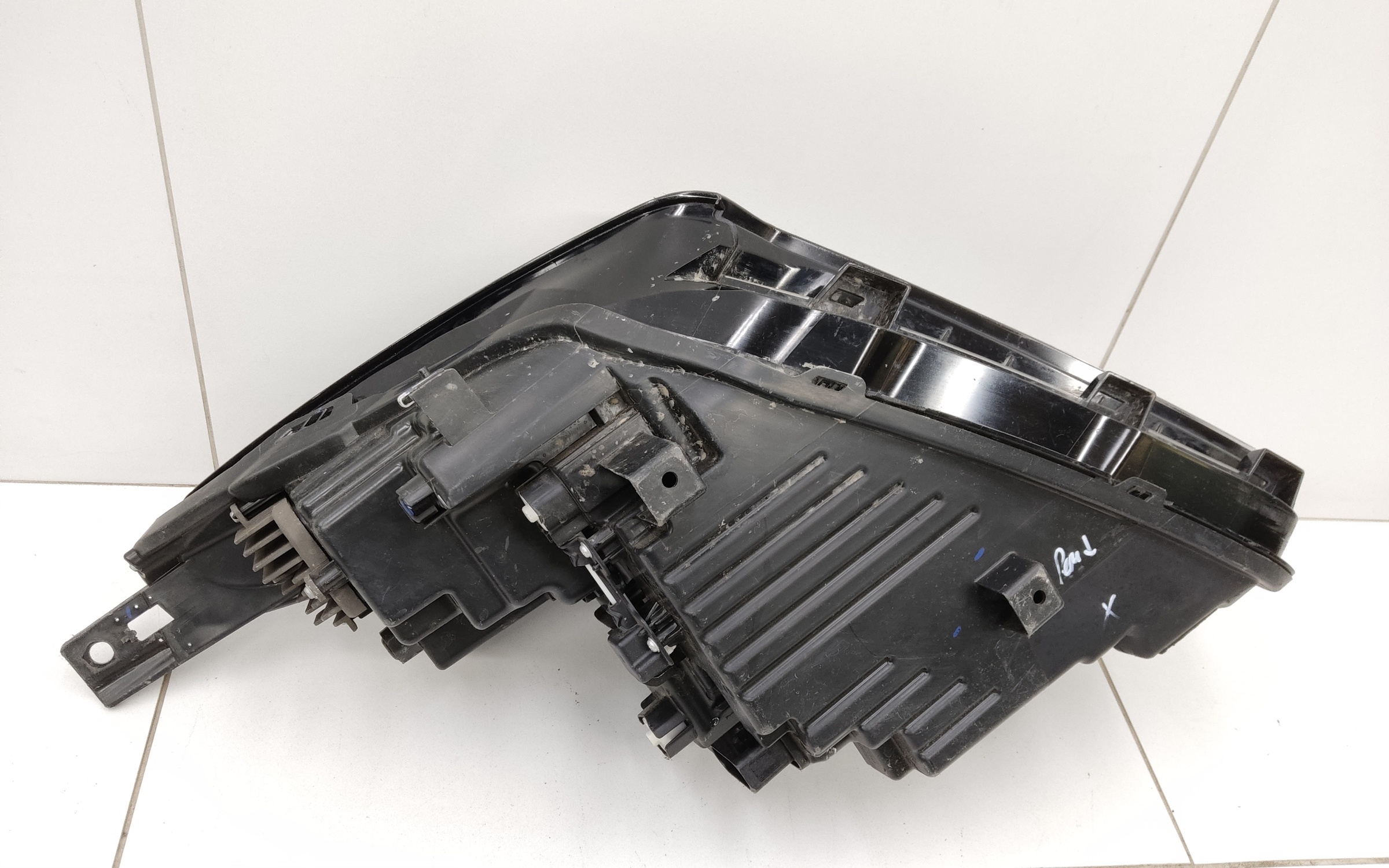 Фара передняя правая Geely Coolray Restail LED