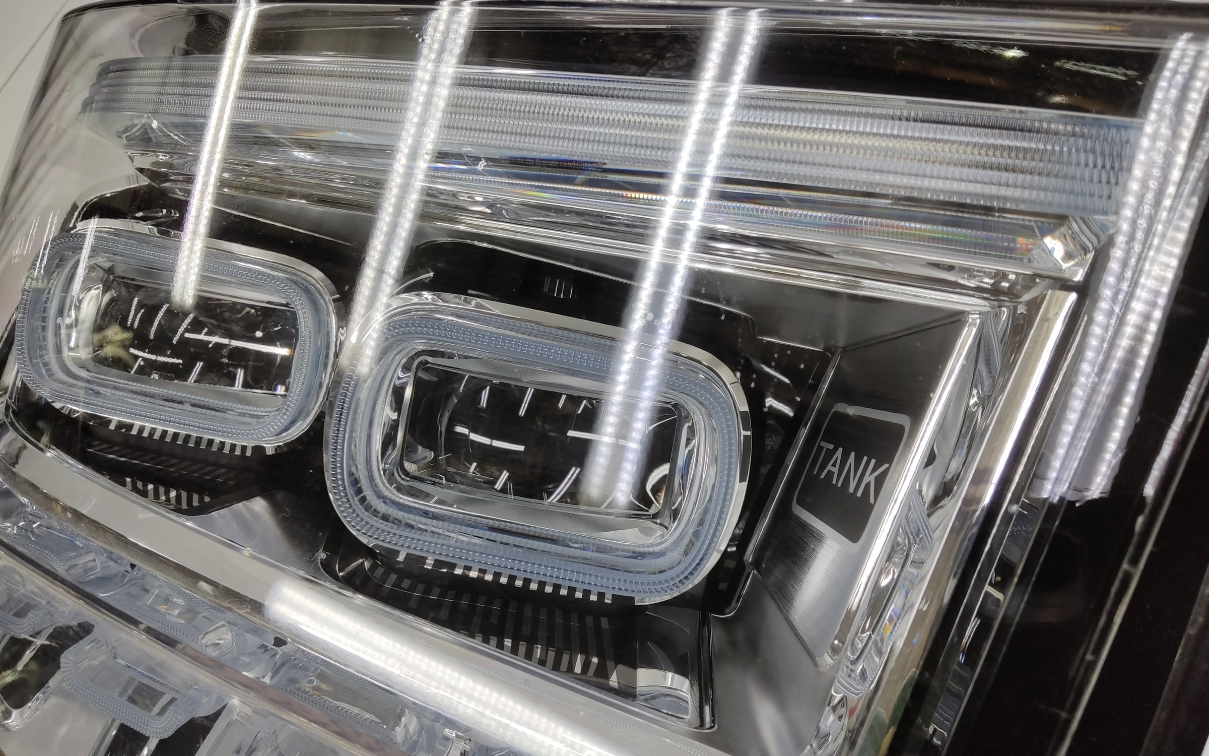 Фара передняя правая Tank 500 LED