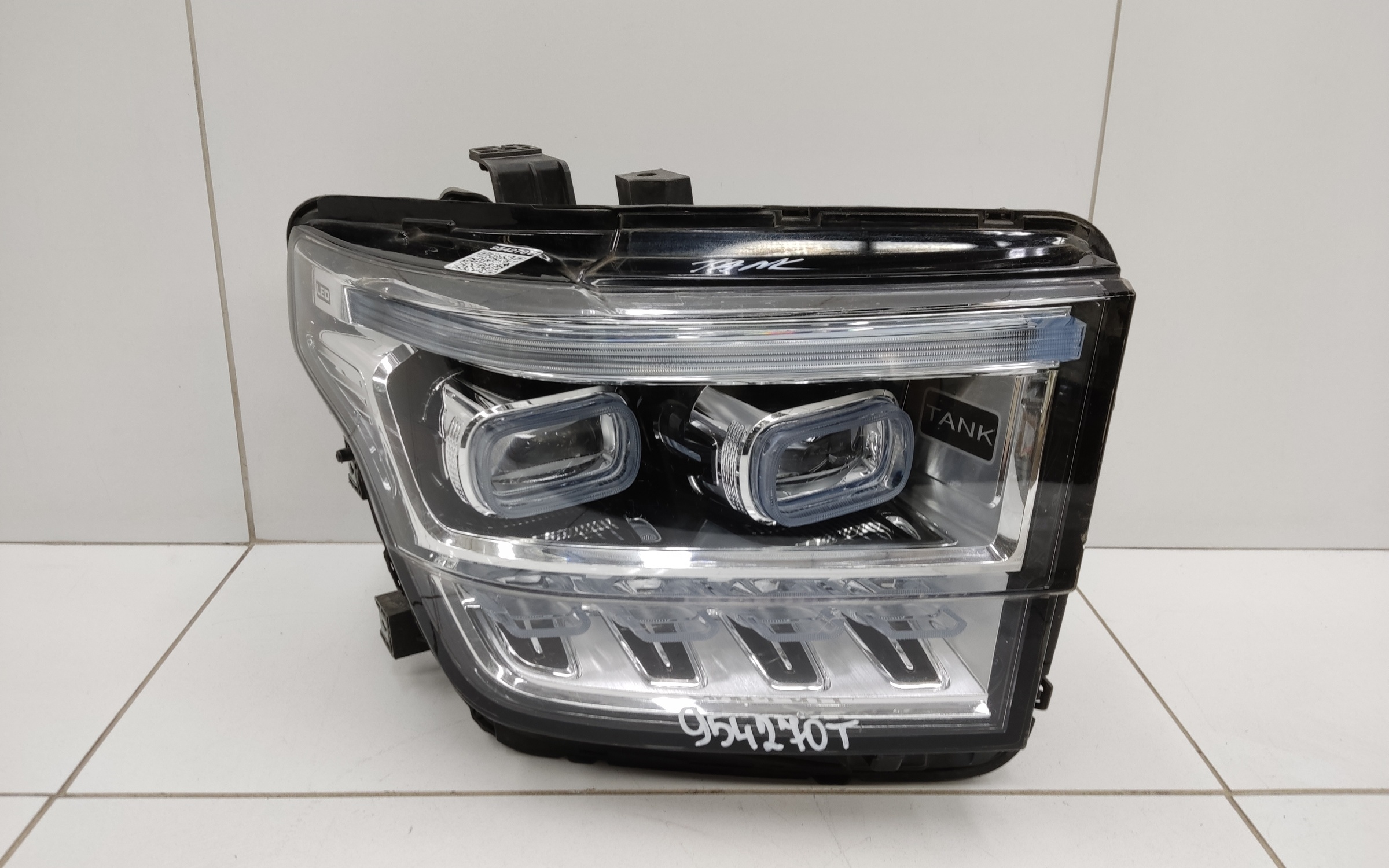 Фара передняя правая Tank 500 LED