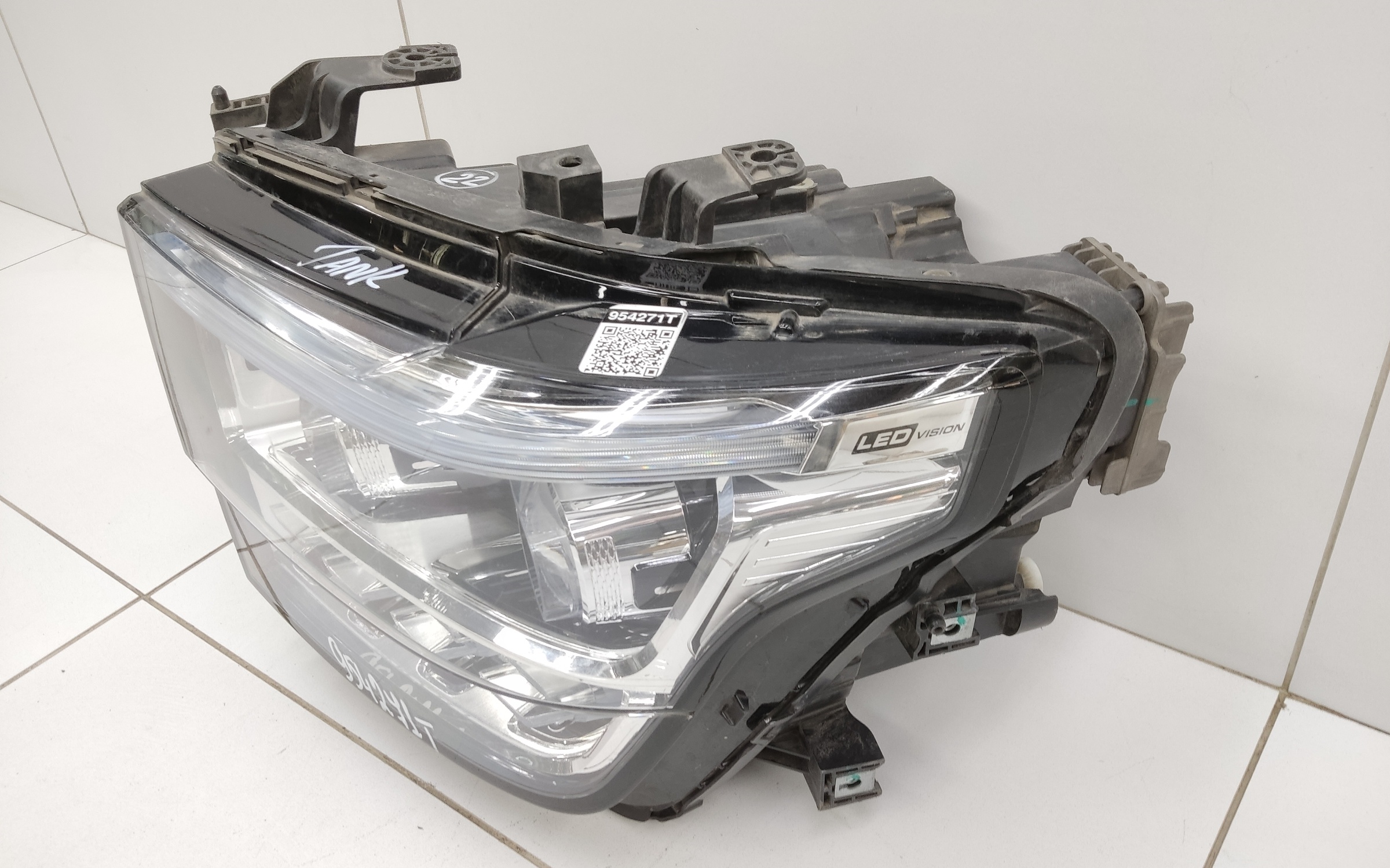 Фара передняя левая Tank 500 LED