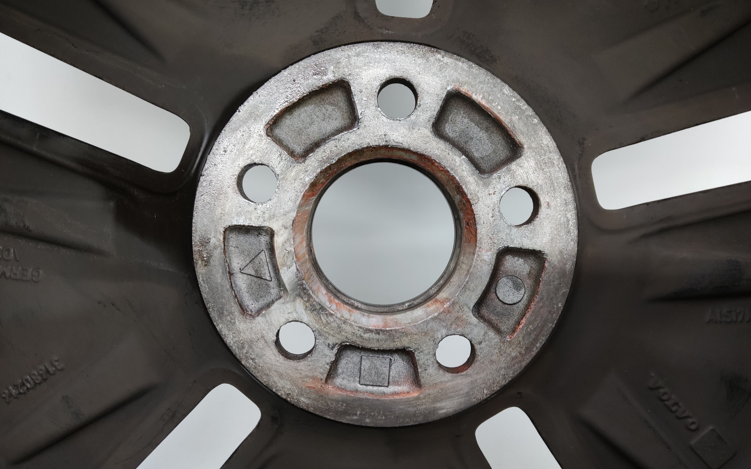 Диск колеса литой Volvo XC90 2 R19