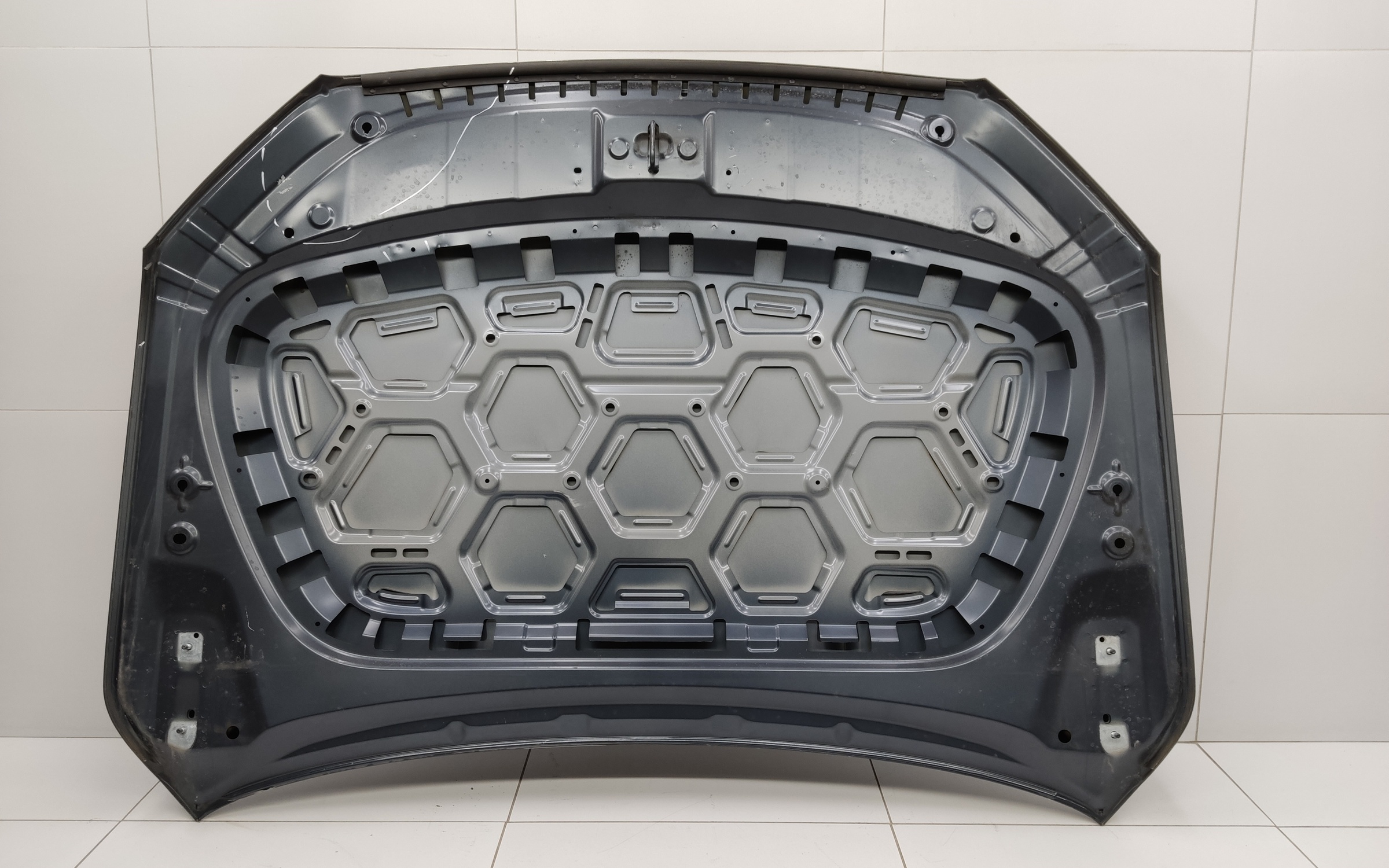 Капот Geely Monjaro