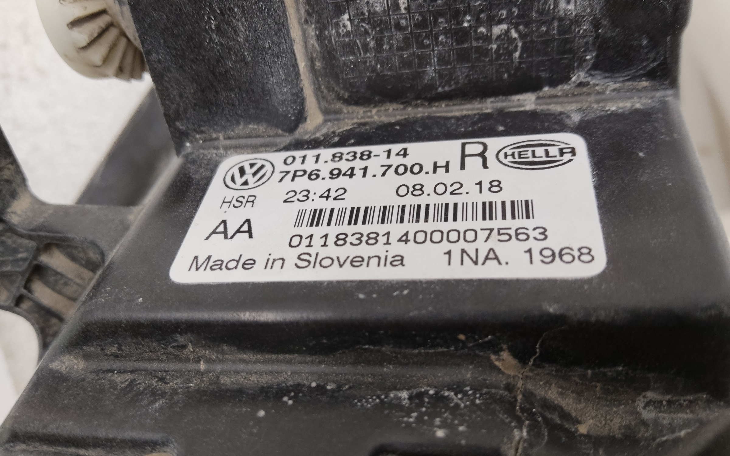 Фара ПТФ передняя правая Volkswagen Touareg 2 Restail