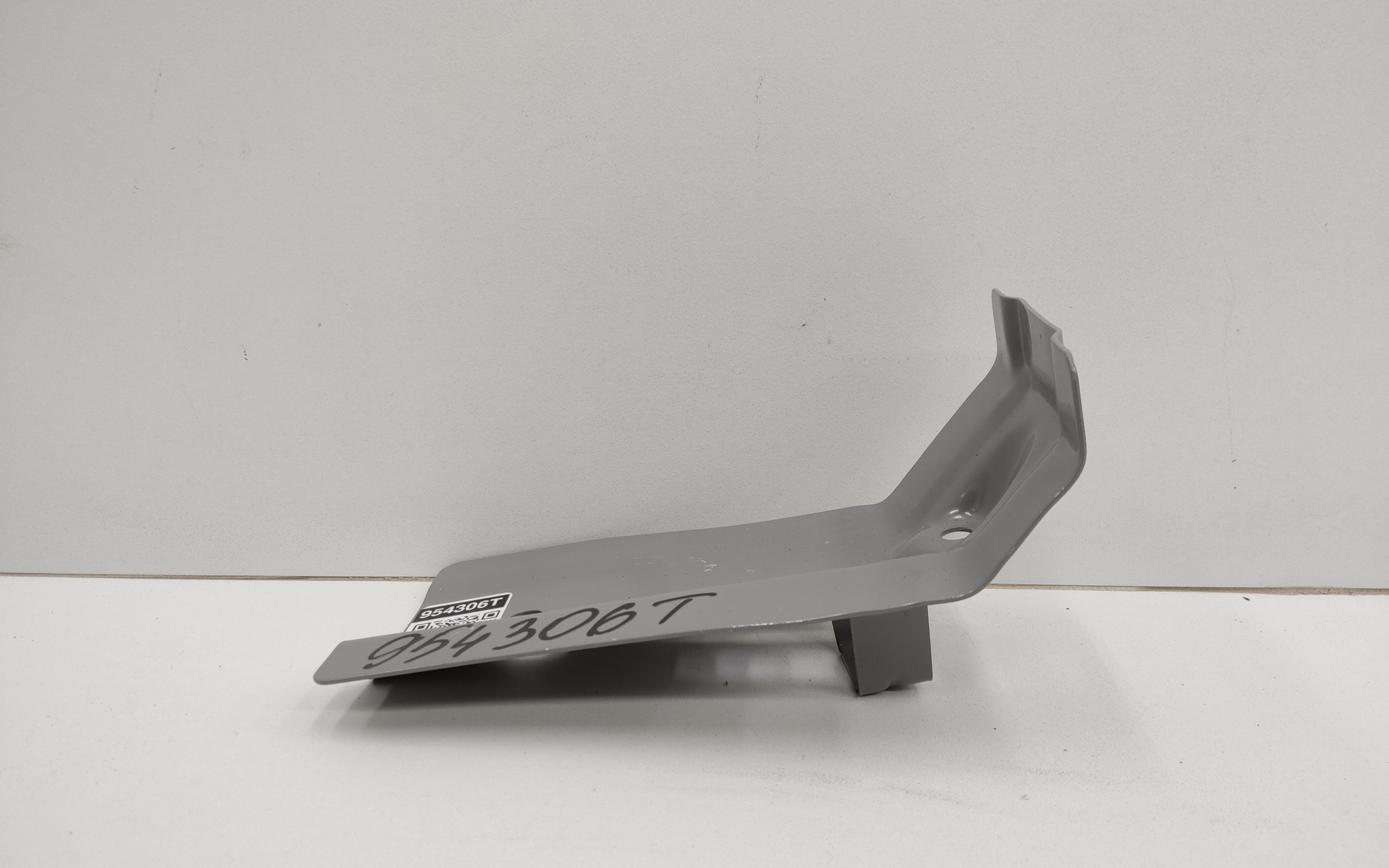 Элемент передней панели нижний левый Chery Tiggo 4 Restail 2