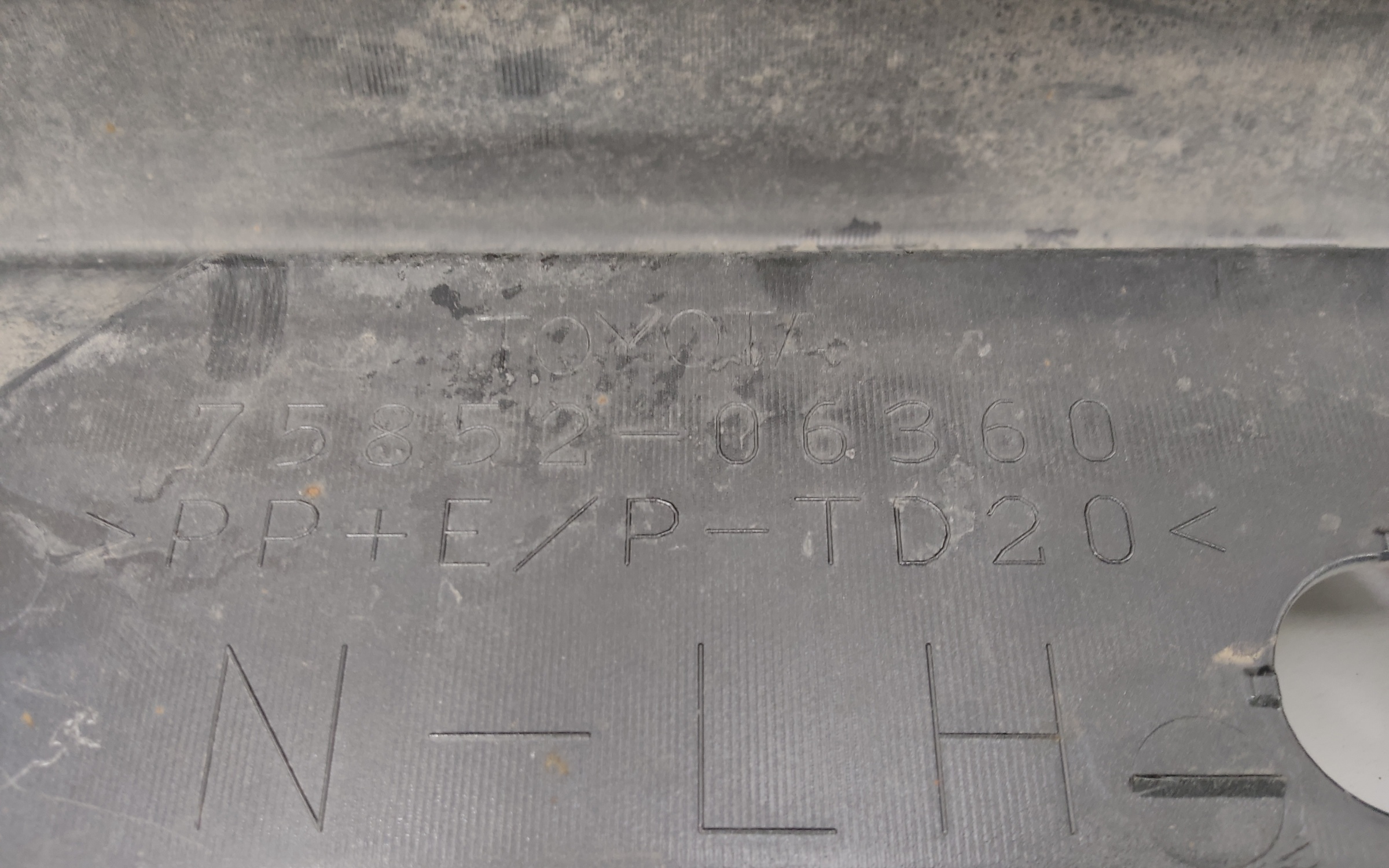 Накладка порога левого Toyota Camry V70