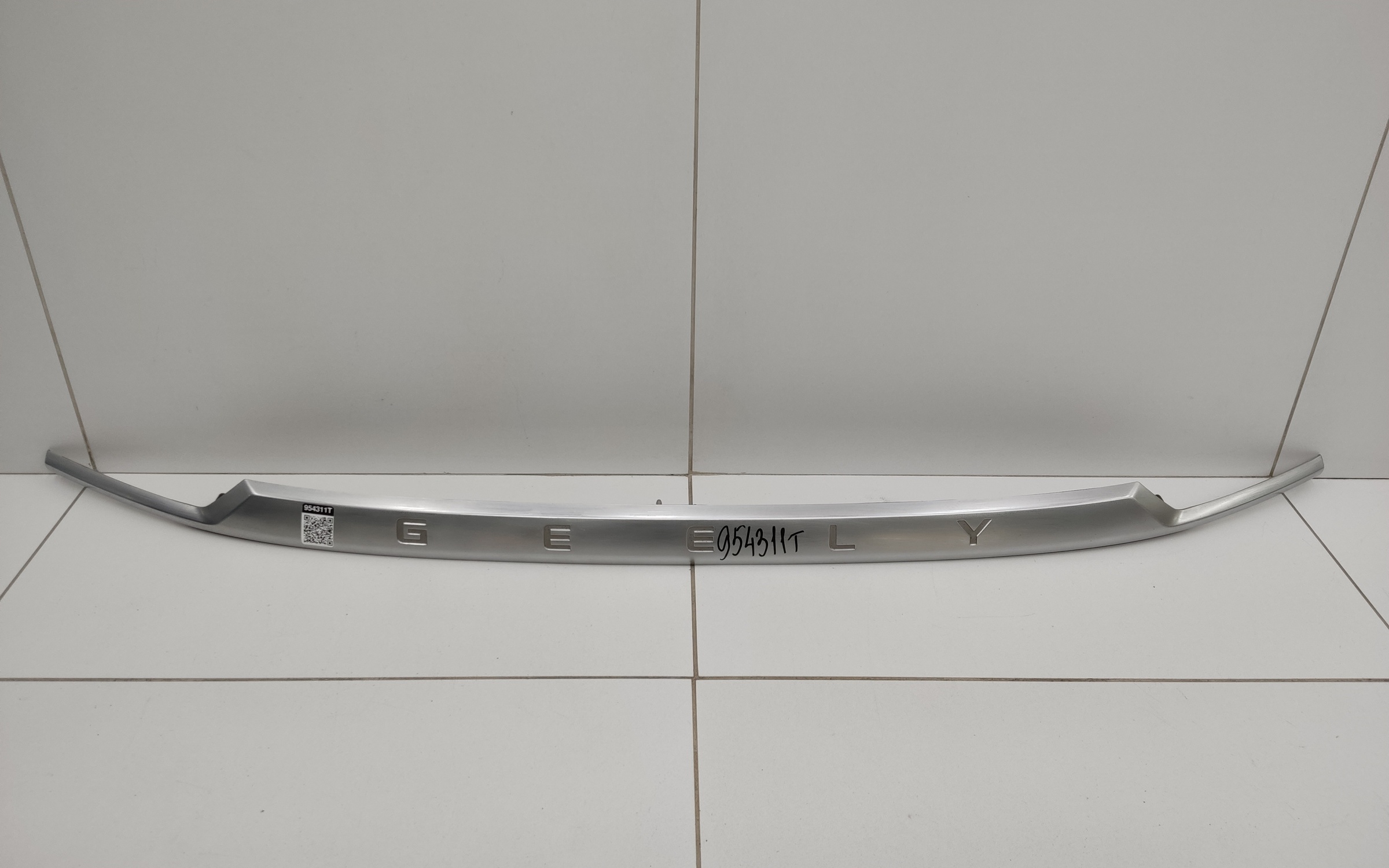 Накладка хром крышки багажника Geely Coolray