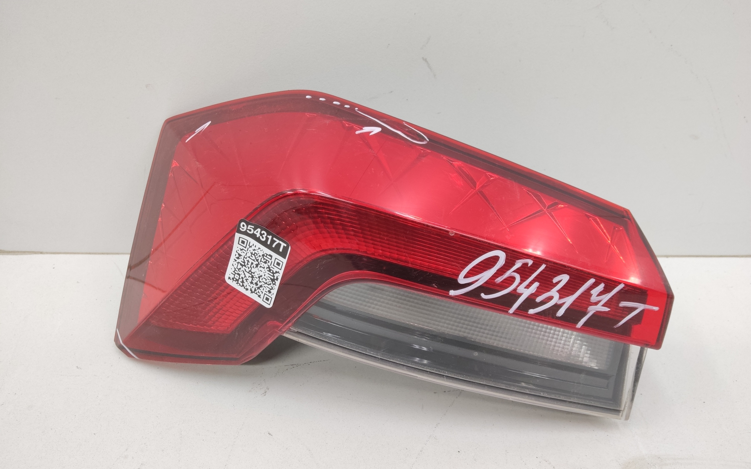 Фонарь задний левый наружный Skoda Rapid 2 LED