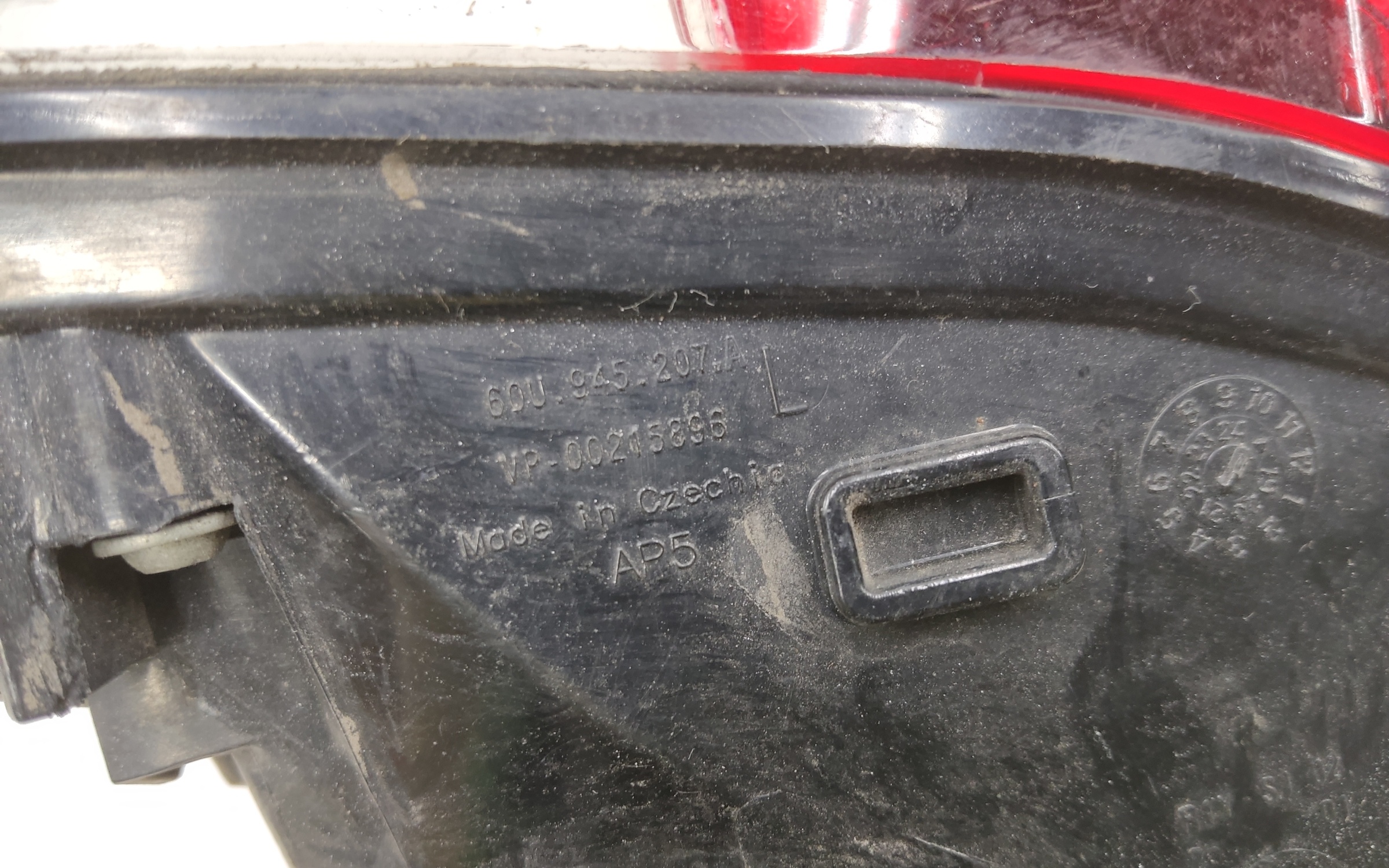 Фонарь задний левый наружный Skoda Rapid 2 LED