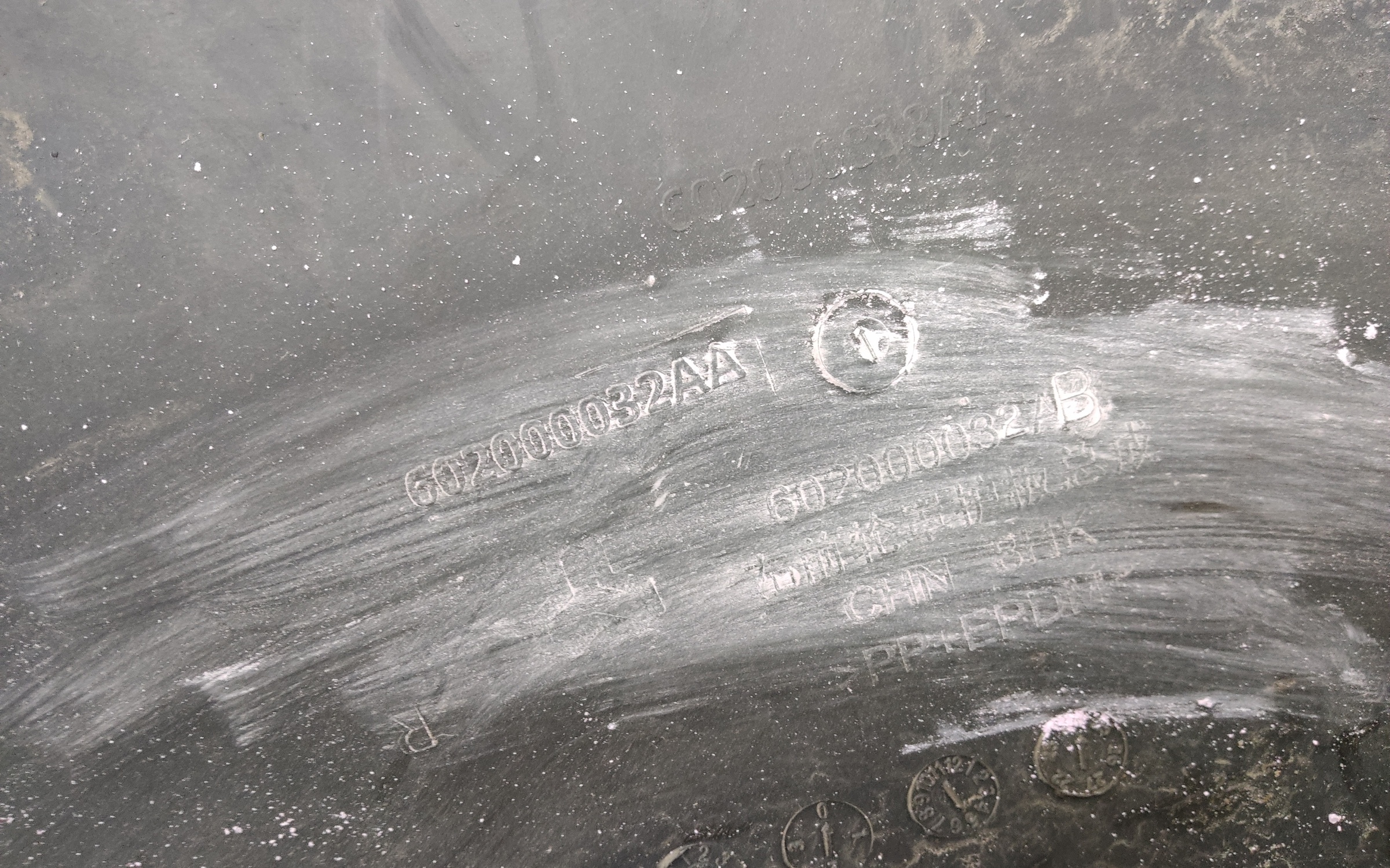 Подкрылок передний правый Chery Tiggo 8