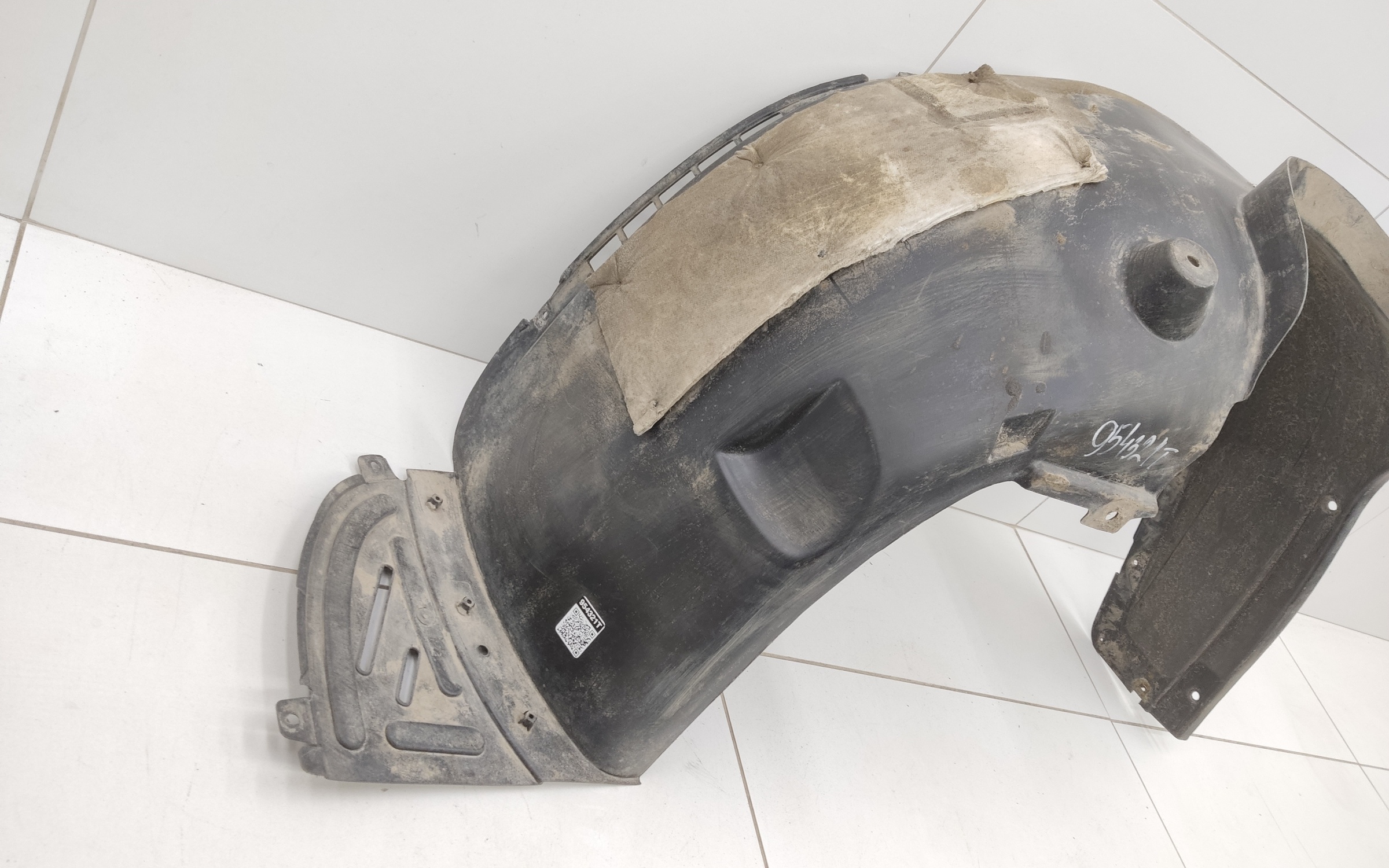 Подкрылок передний правый Chery Tiggo 8