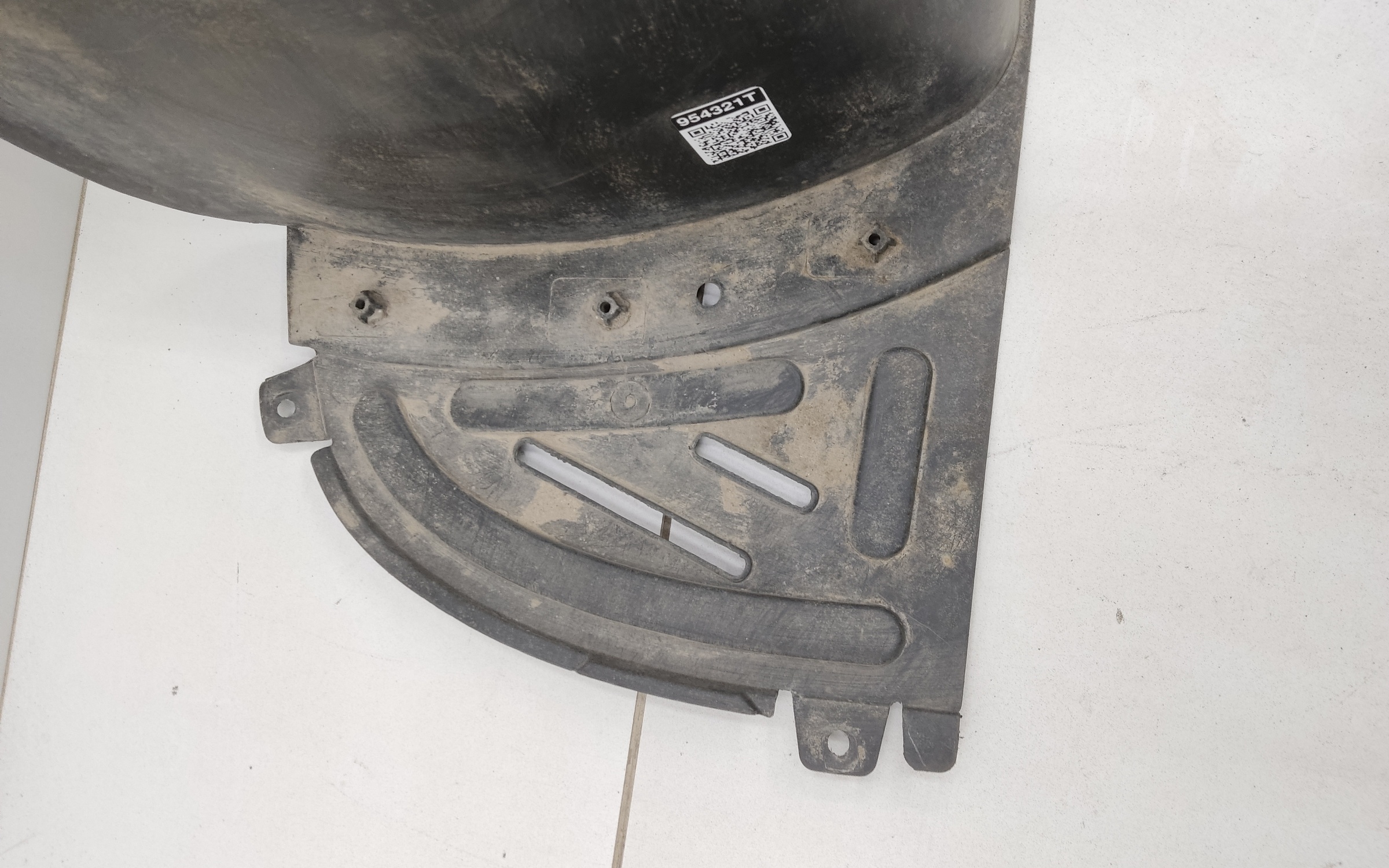 Подкрылок передний правый Chery Tiggo 8