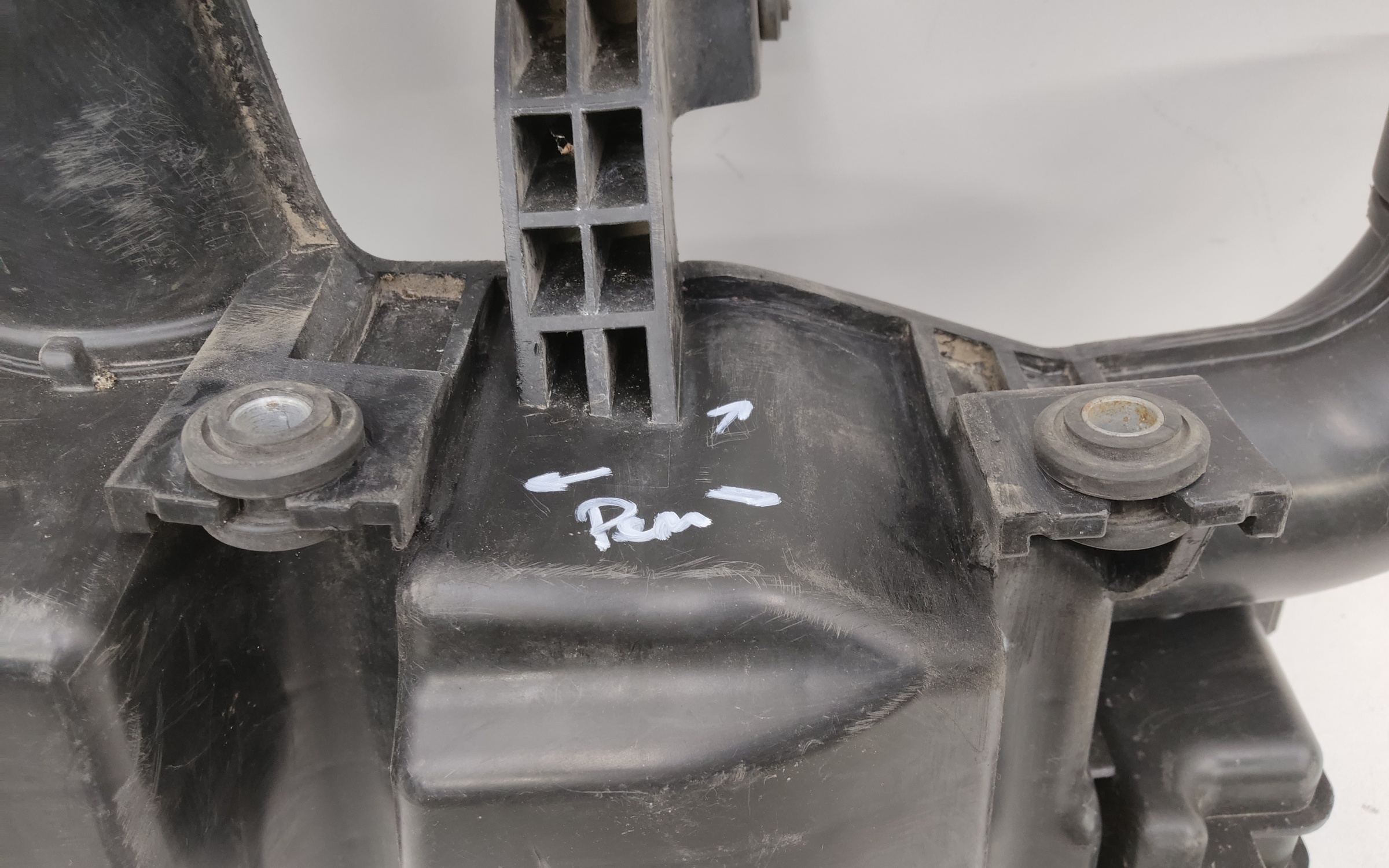 Резонатор воздушного фильтра Hyundai Solaris 2