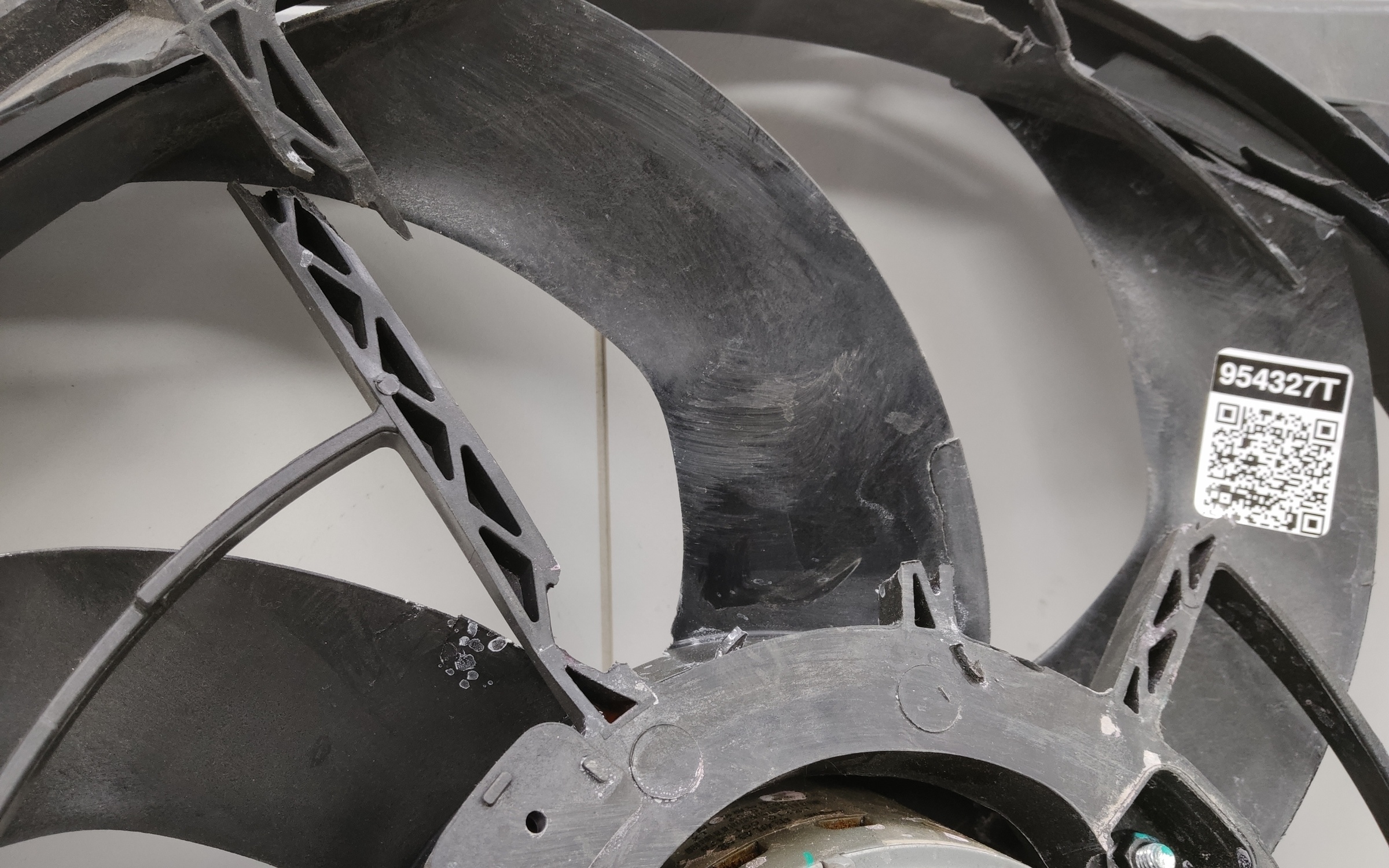 Диффузор вентилятора радиатора Chery Arrizo 8