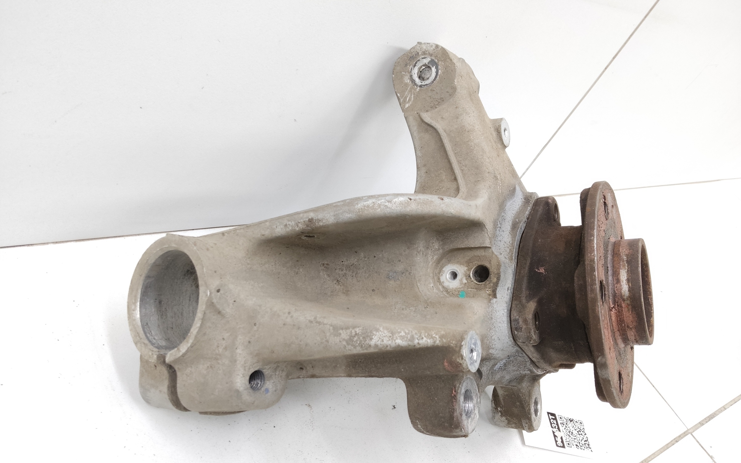 Кулак поворотный передний левый Geely Tugella