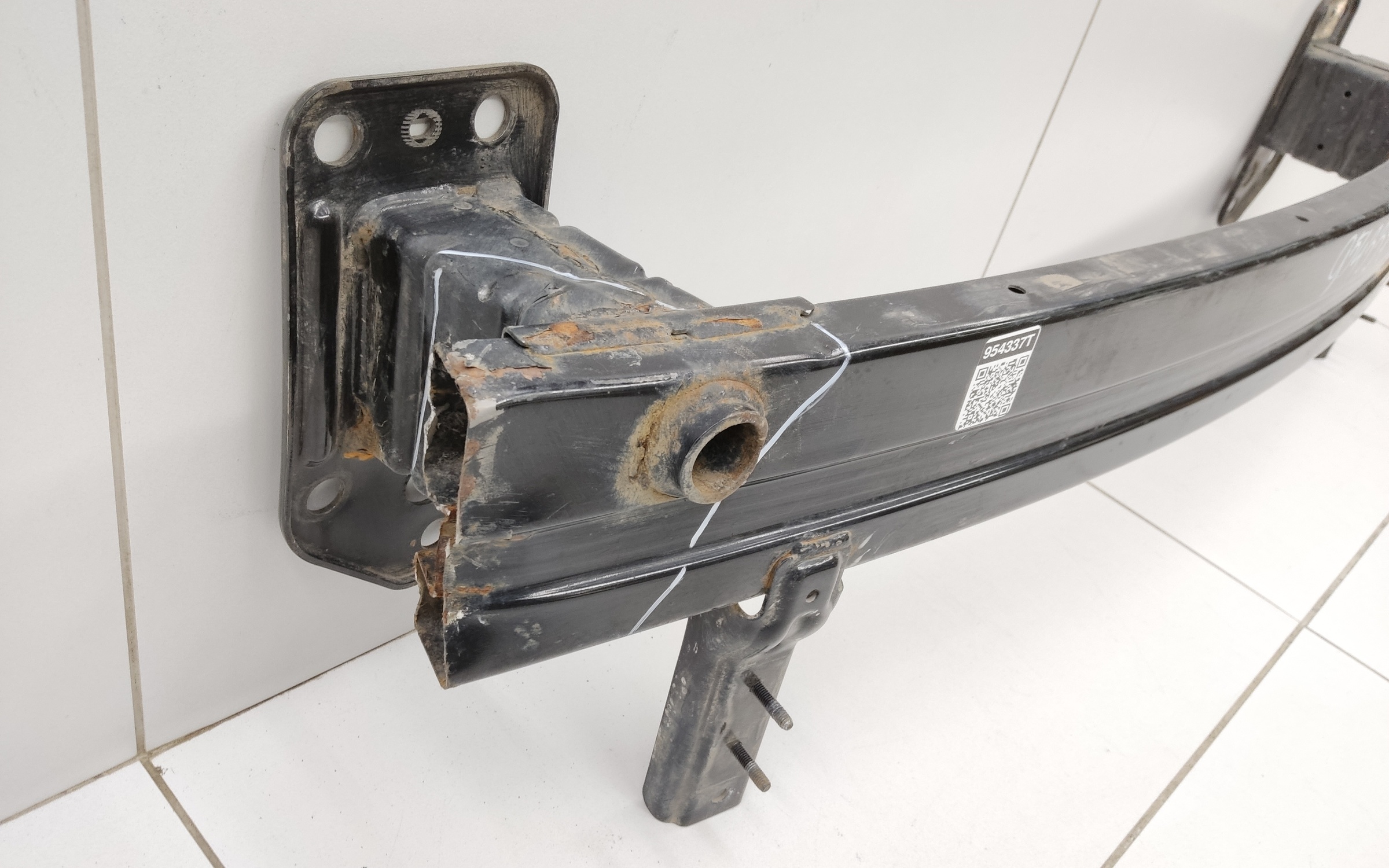 Усилитель переднего бампера Hyundai Creta 1