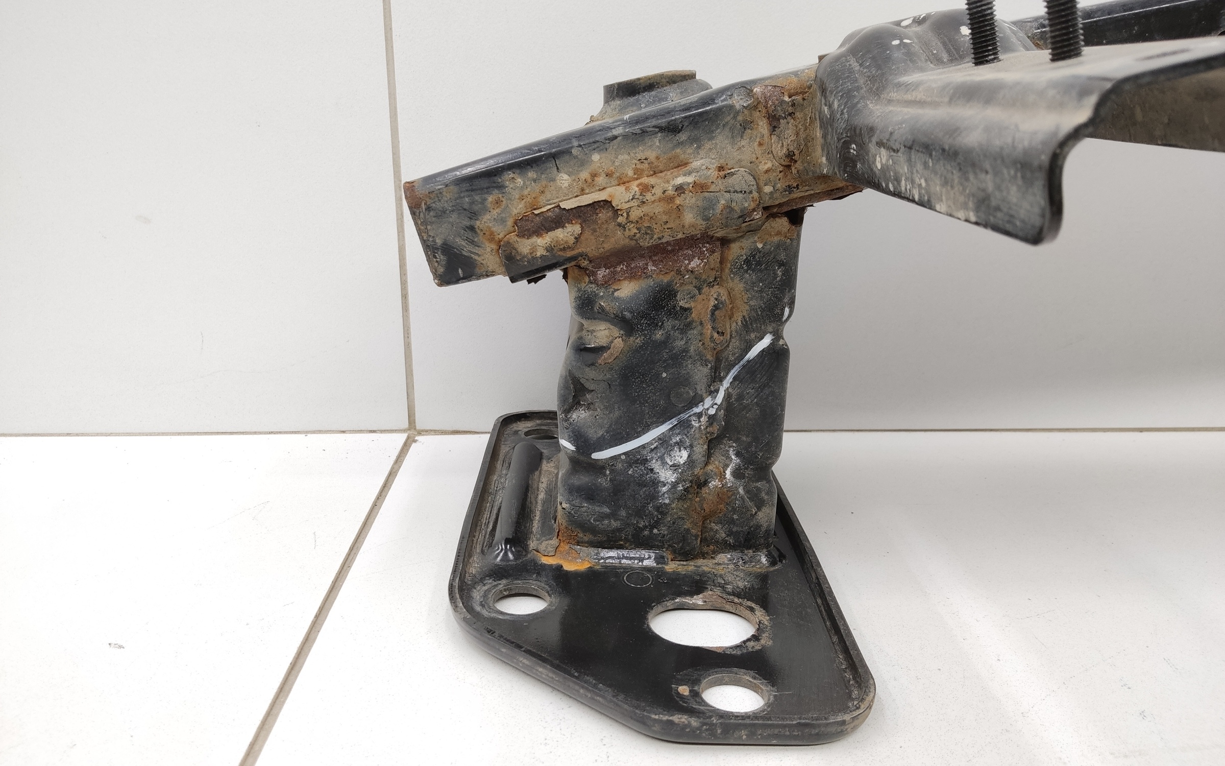 Усилитель переднего бампера Hyundai Creta 1